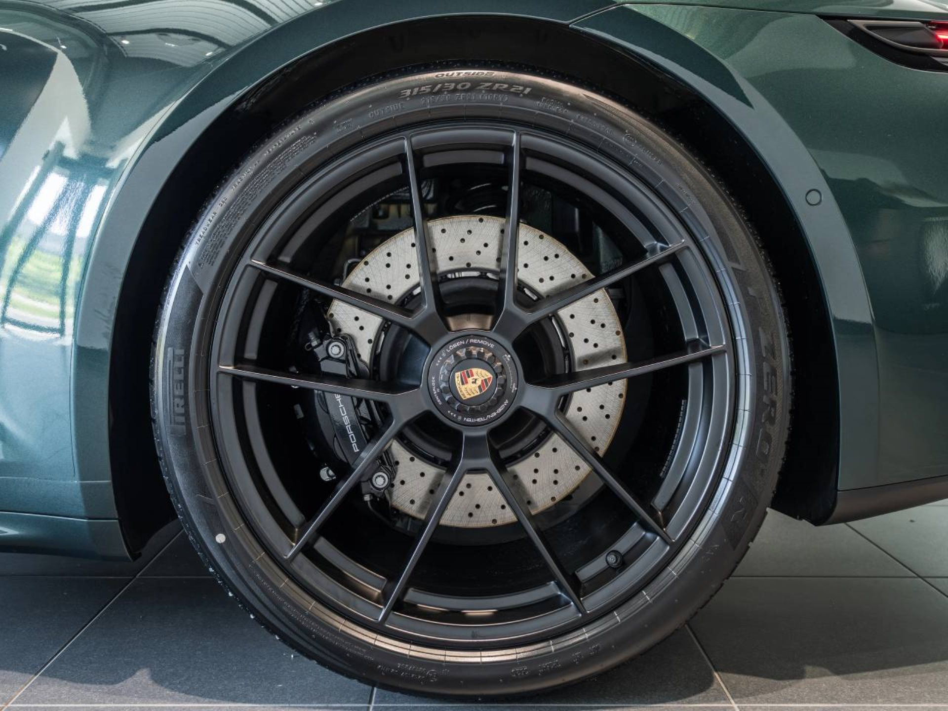 PORSCHE 911 Carrera 4 GTS-image-30