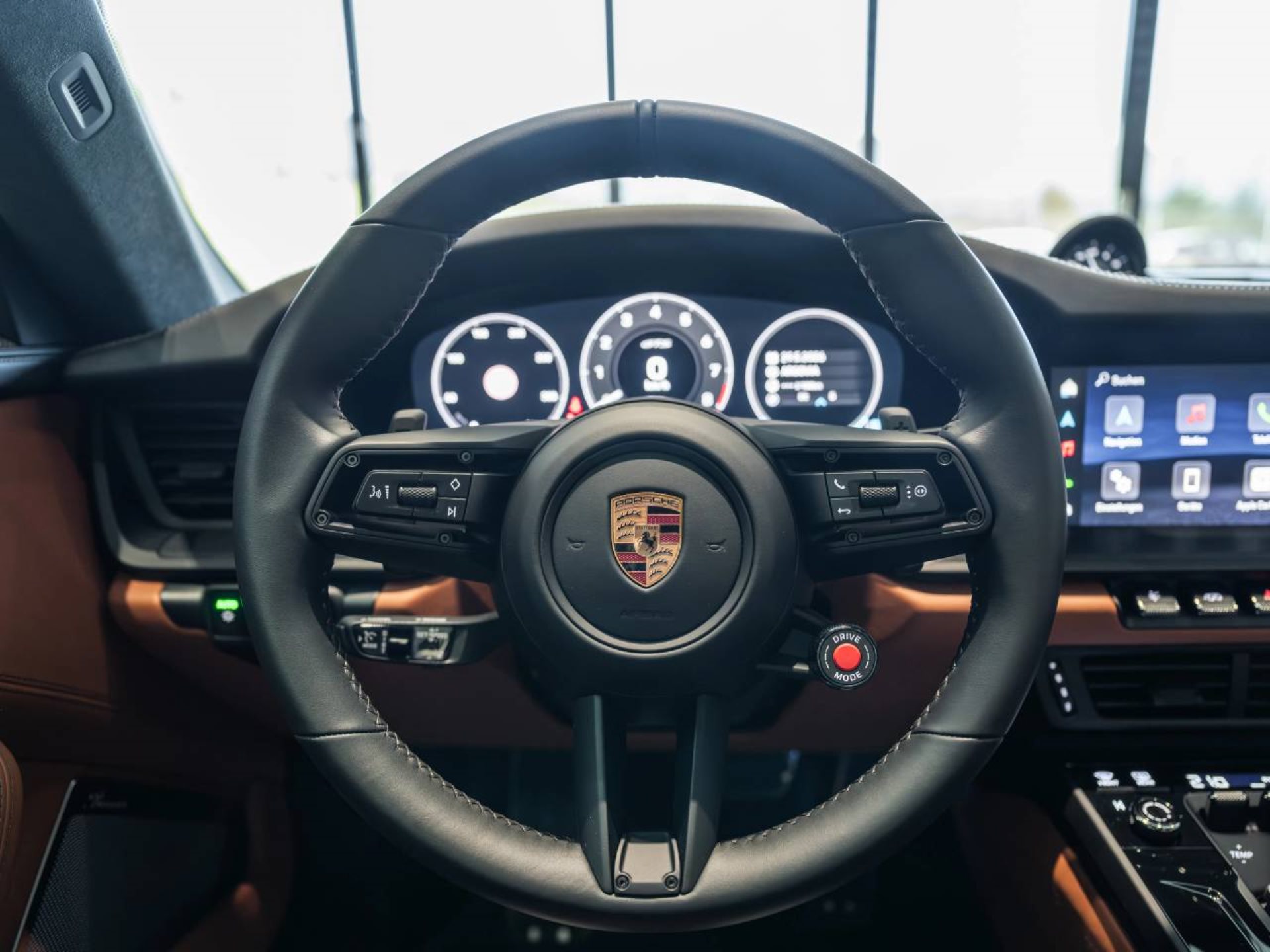PORSCHE 911 Carrera 4 GTS-image-12