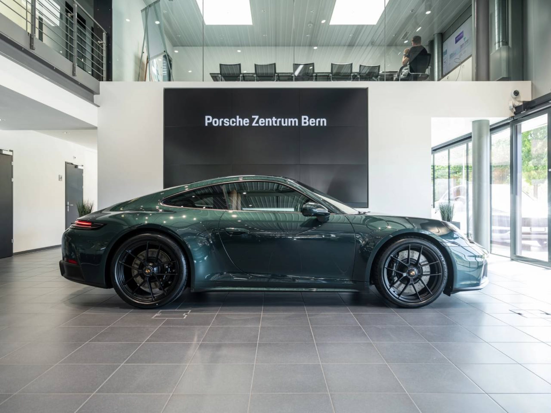 PORSCHE 911 Carrera 4 GTS-showroom-element-1