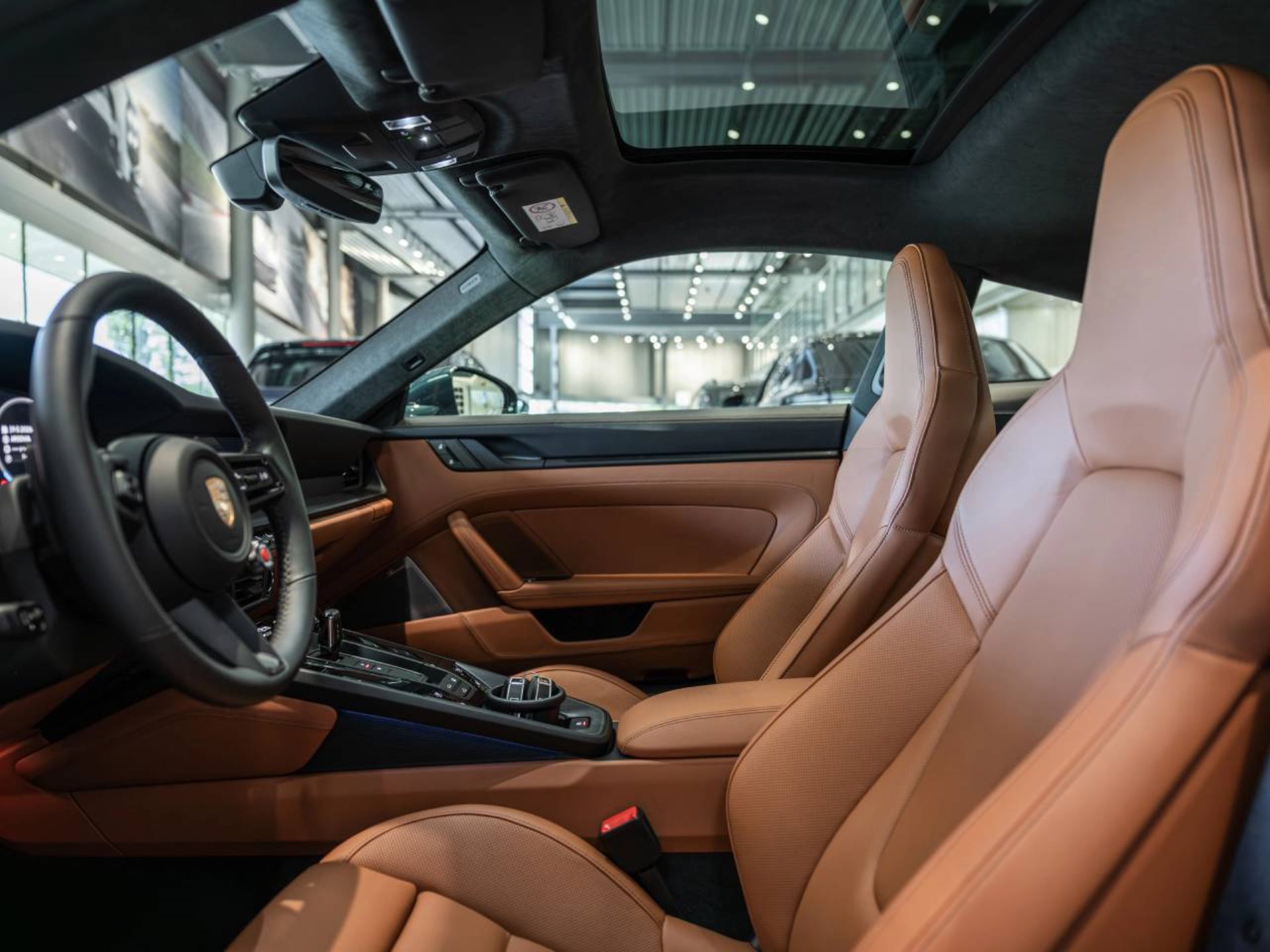 PORSCHE 911 Carrera 4 GTS-showroom-element-3