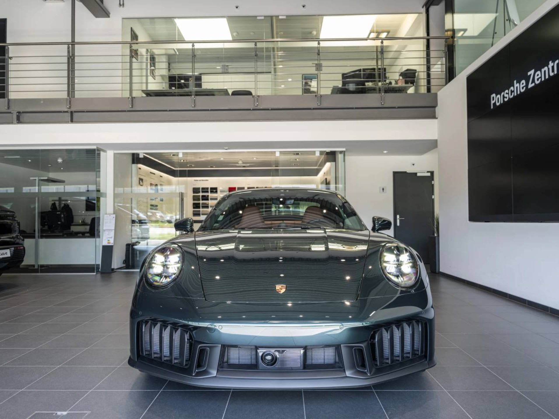 PORSCHE 911 Carrera 4 GTS-image-8