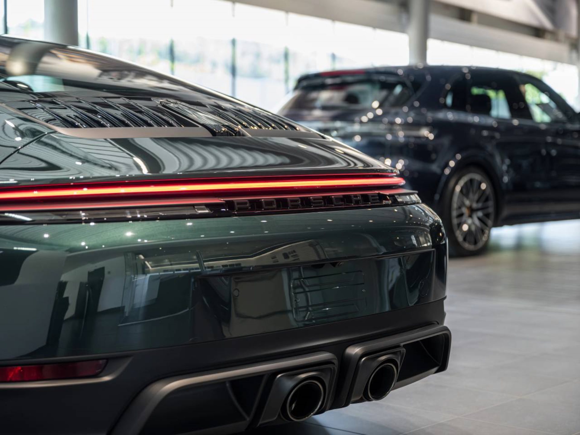 PORSCHE 911 Carrera 4 GTS-image-24