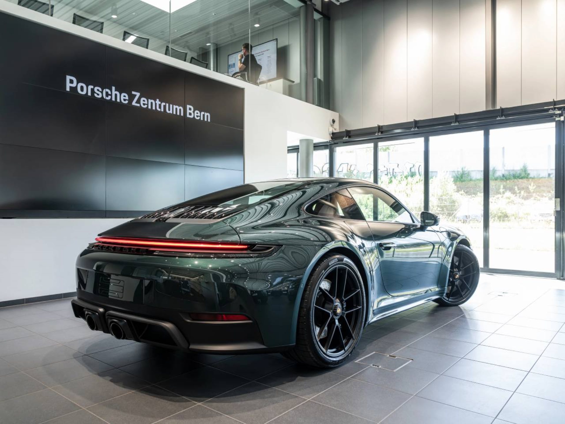 PORSCHE 911 Carrera 4 GTS-showroom-element-2