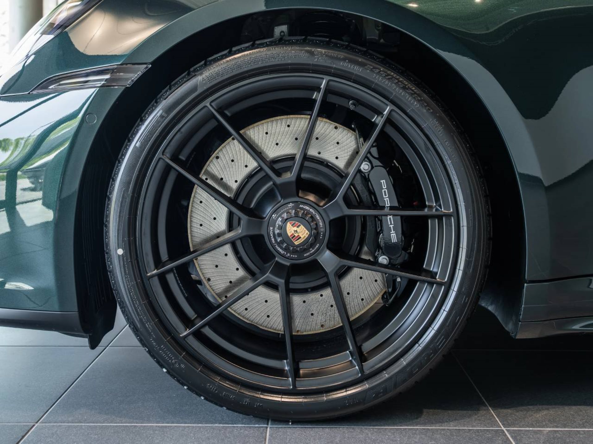 PORSCHE 911 Carrera 4 GTS-image-29