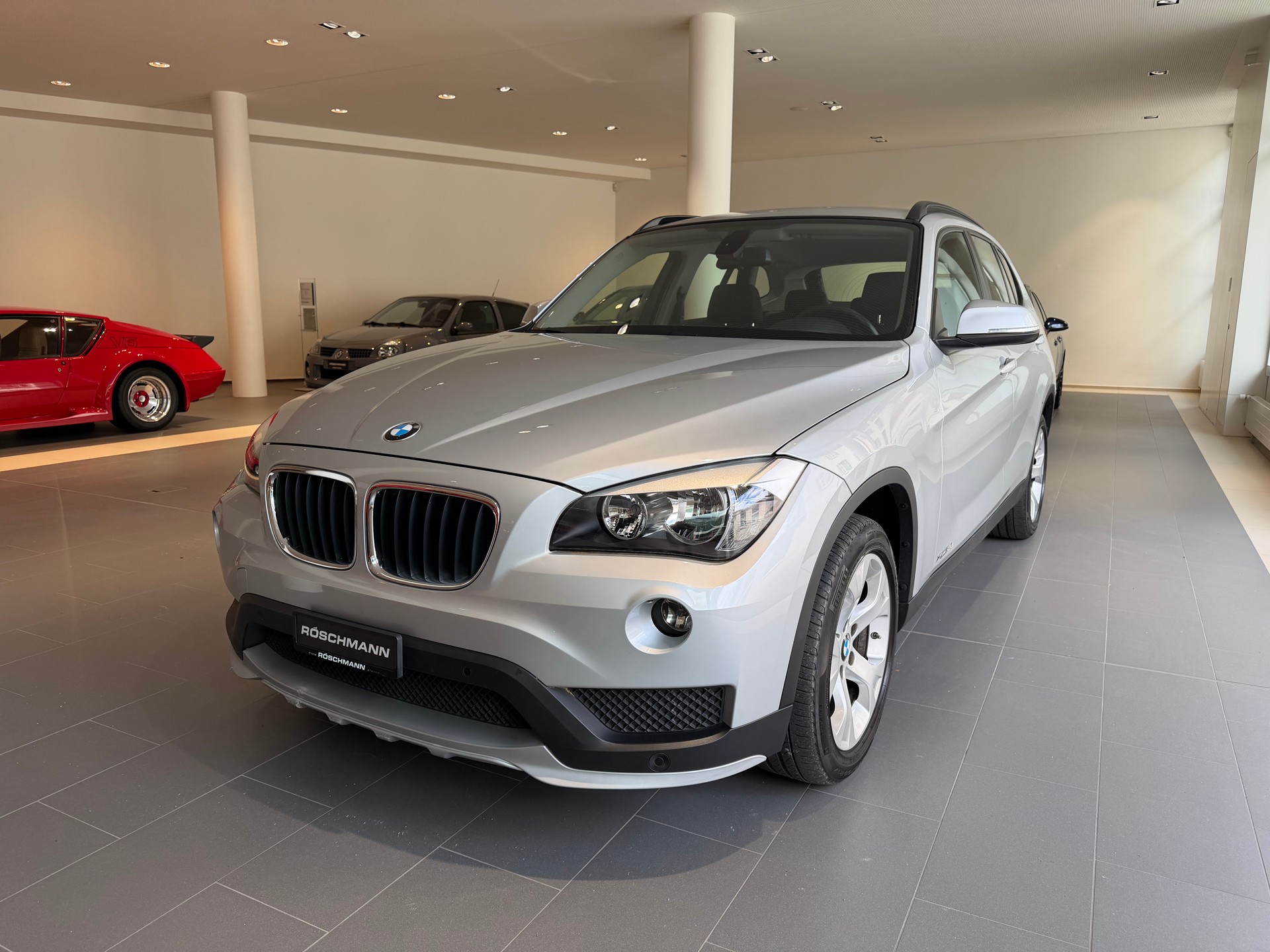 BMW X1 xDrive 18d Steptronic-showroom-element-1
