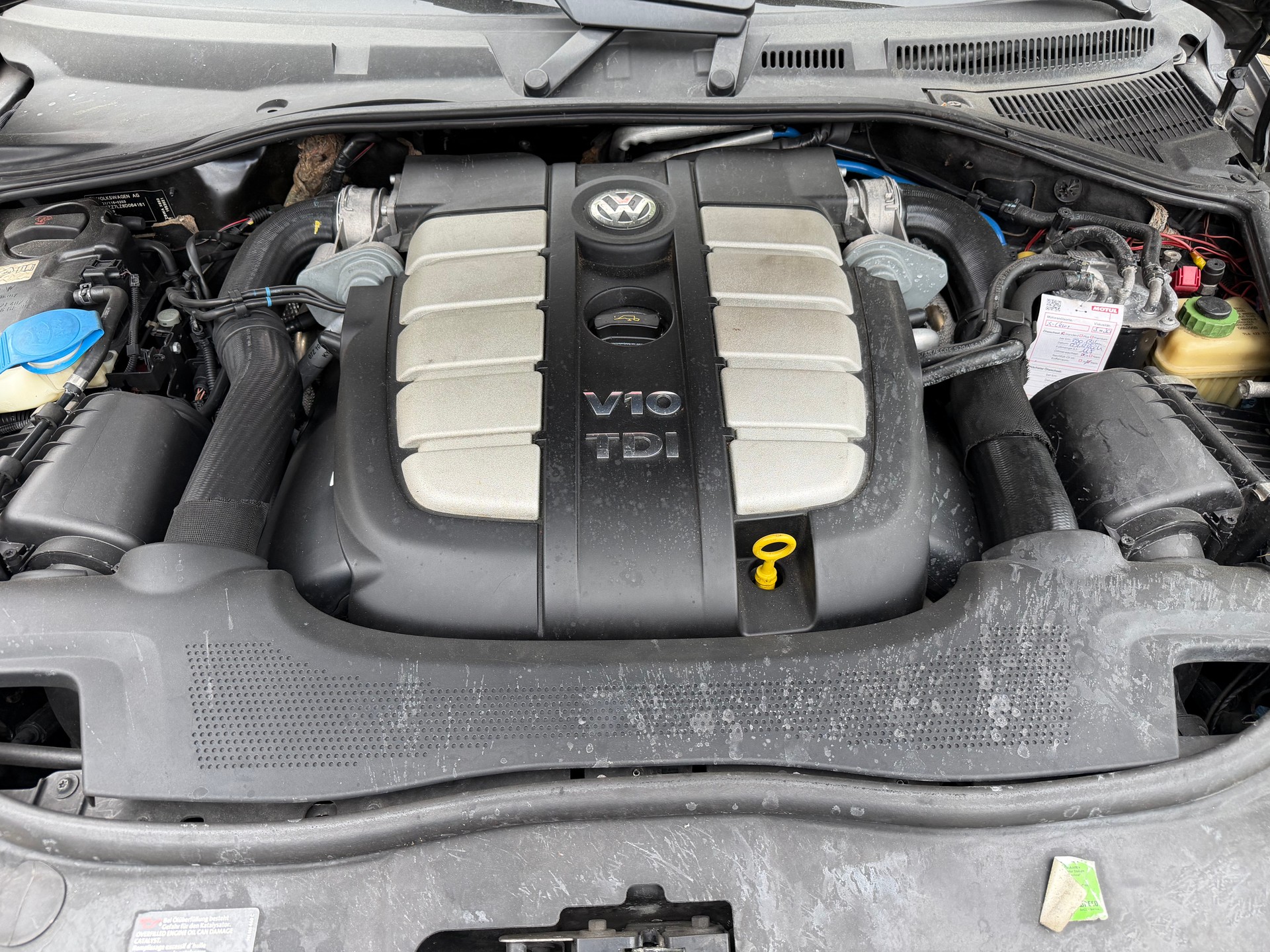 VW Touareg R50 V10 Automatic-image-12