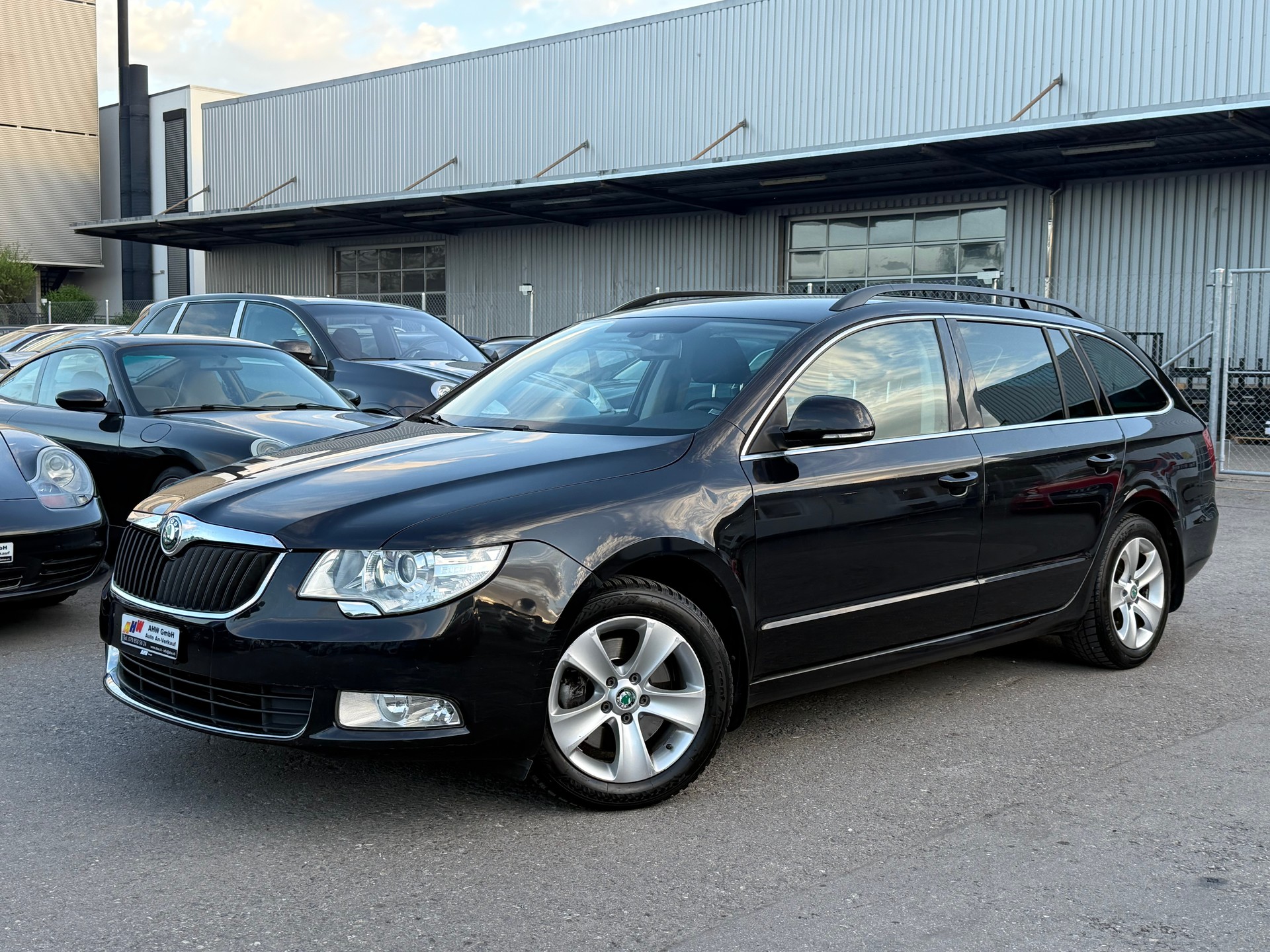 SKODA Superb Combi 2.0 TDi Ambition DSG / Frisch ab MFK / Zahnriemen ersetzt / Navi / Sitzheizung / 8-fach Alu