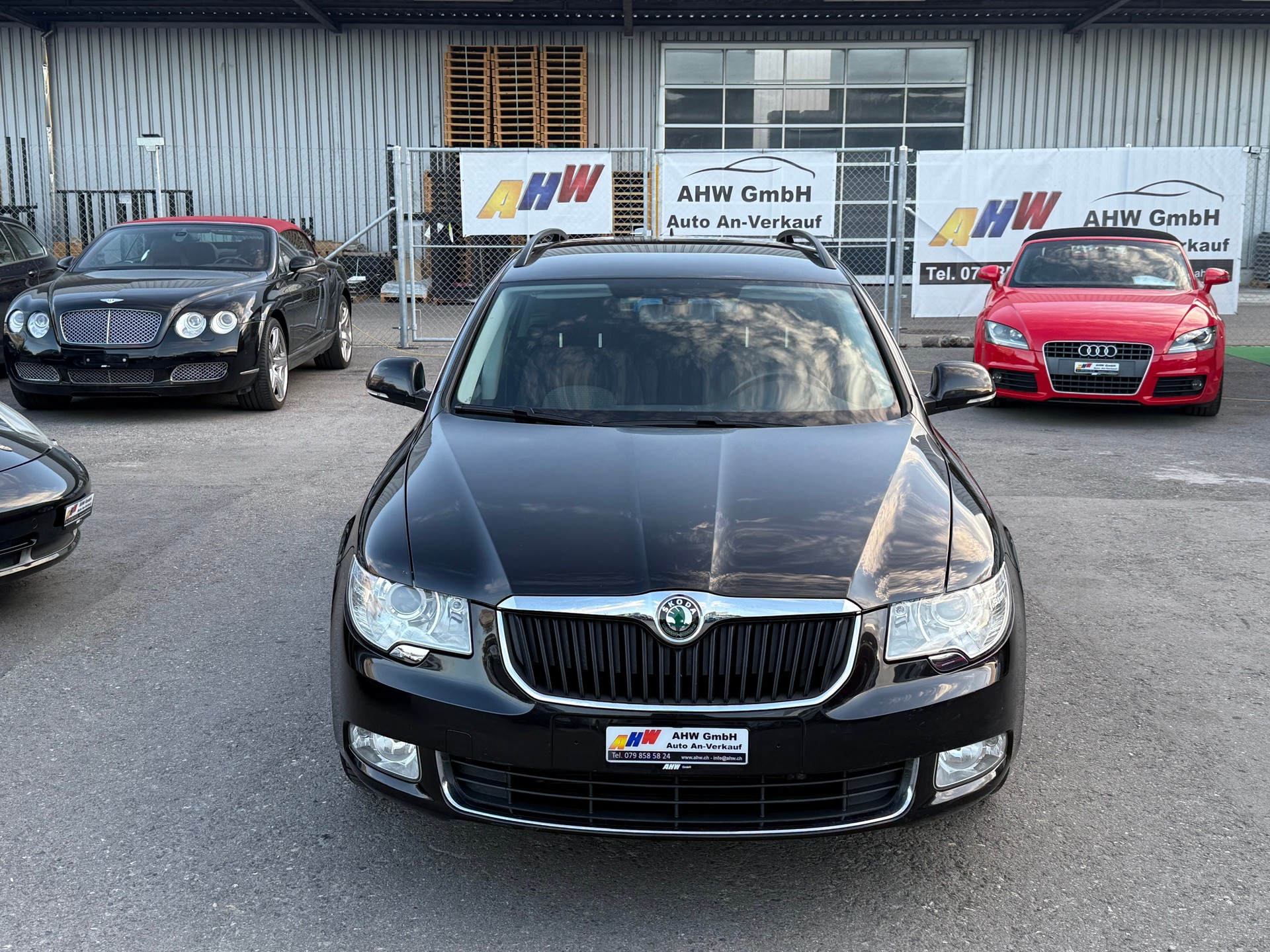 SKODA Superb Combi 2.0 TDi Ambition DSG / Frisch ab MFK / Zahnriemen ersetzt / Navi / Sitzheizung / 8-fach Alu-image-1