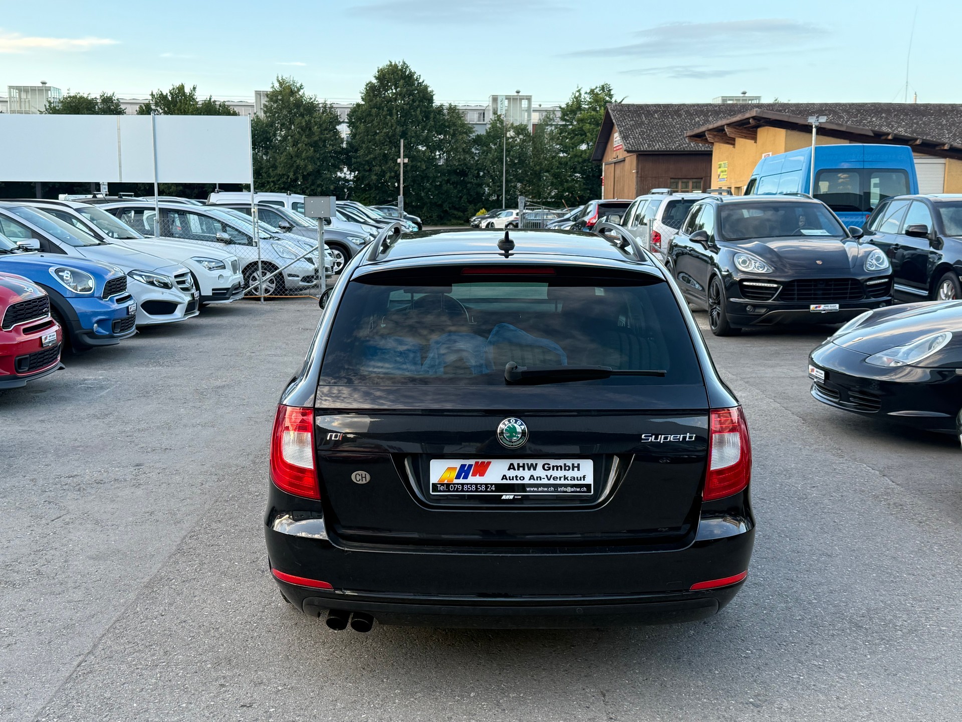 SKODA Superb Combi 2.0 TDi Ambition DSG / Frisch ab MFK / Zahnriemen ersetzt / Navi / Sitzheizung / 8-fach Alu-image-4