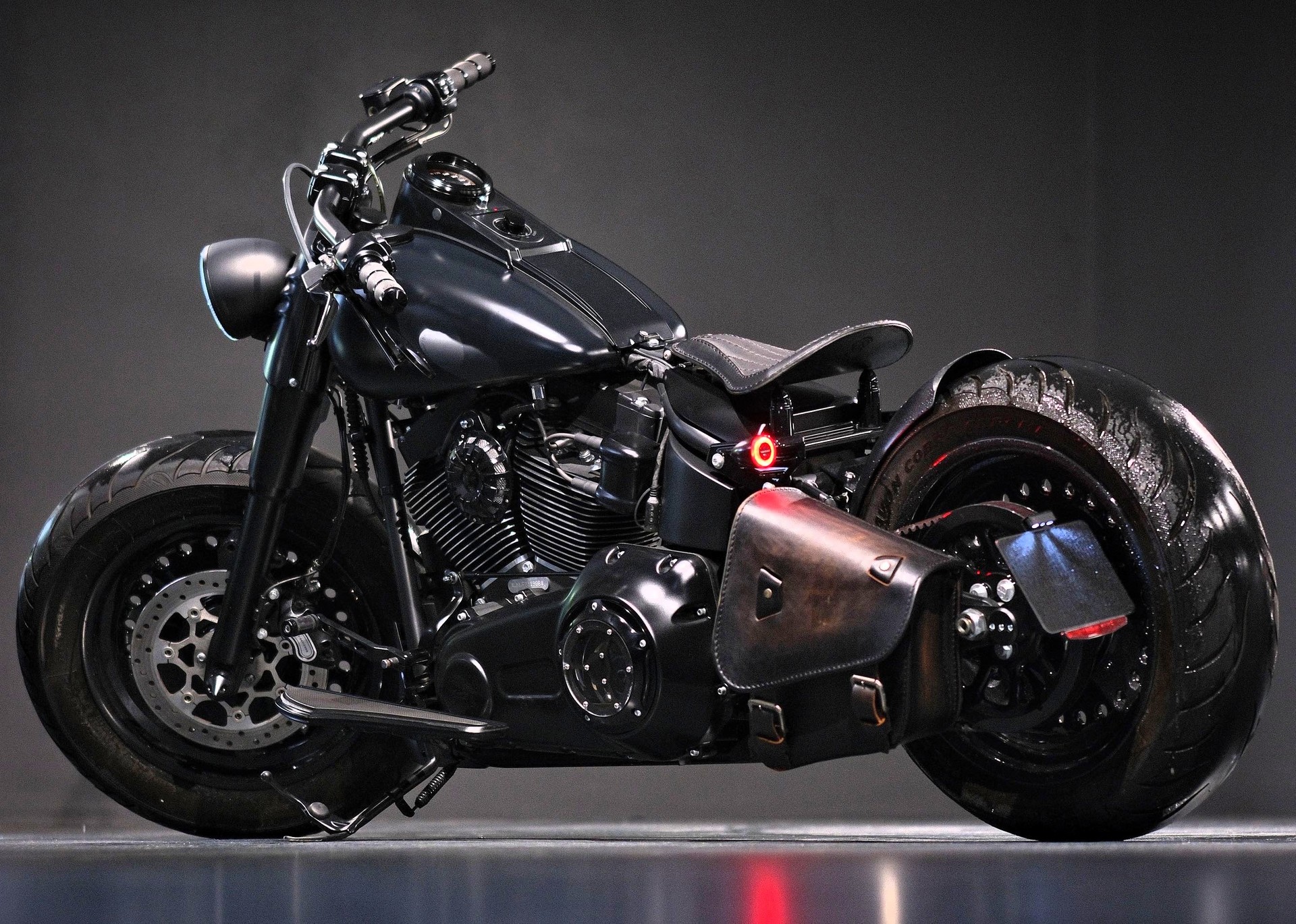 HARLEY-DAVIDSON FLSTFB Fat Boy Special ABS-showroom-element-2