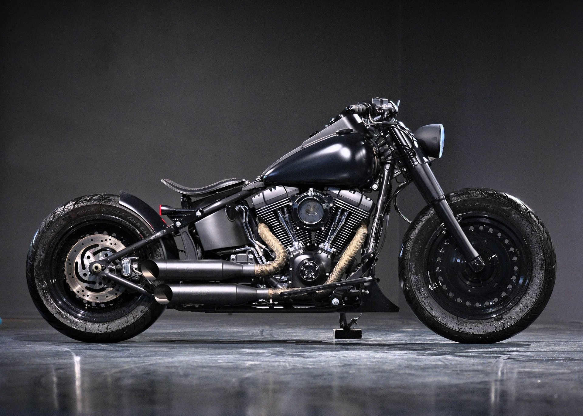 HARLEY-DAVIDSON FLSTFB Fat Boy Special ABS-showroom-element-1