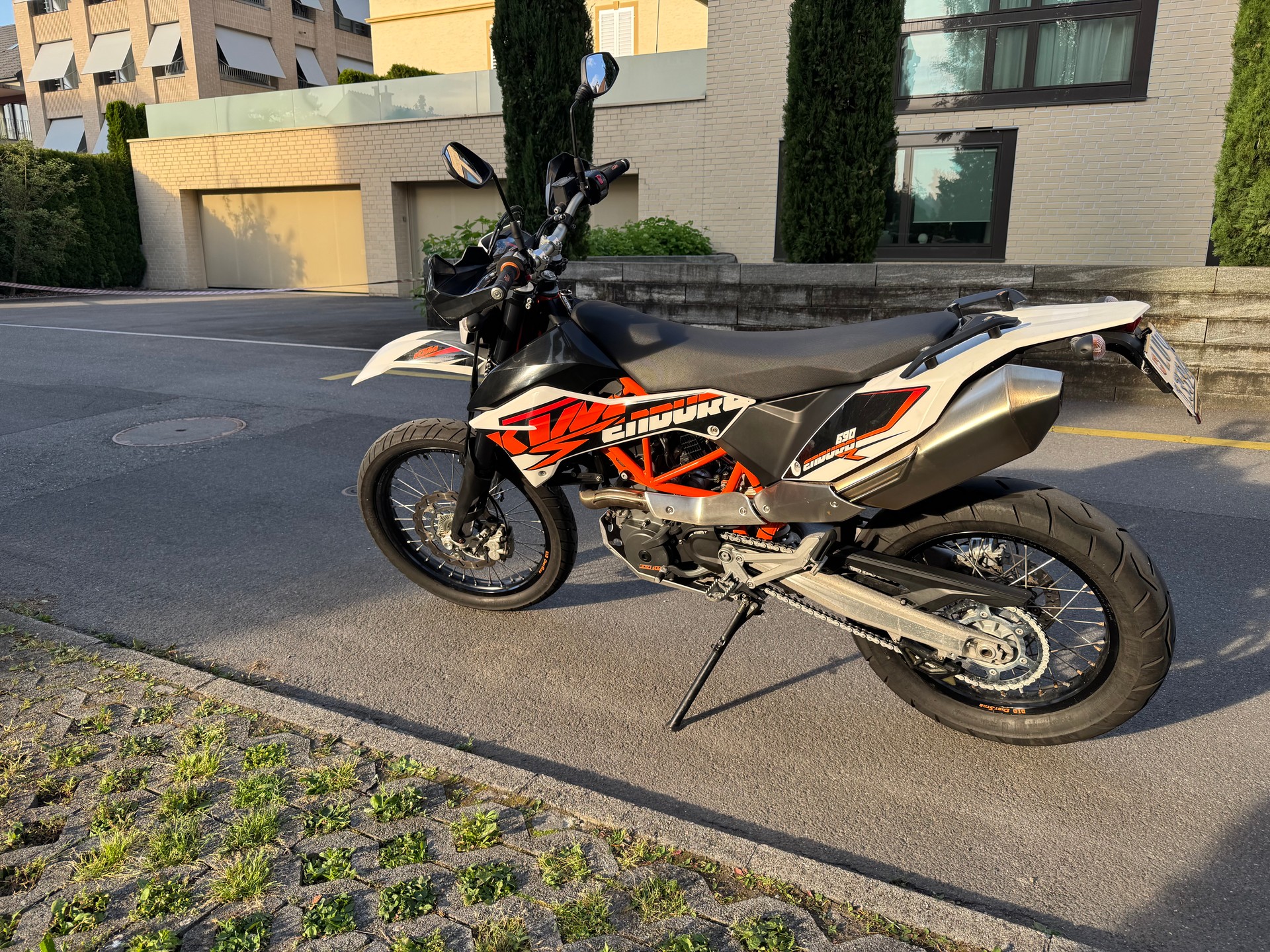 KTM 690 Enduro R-image-1