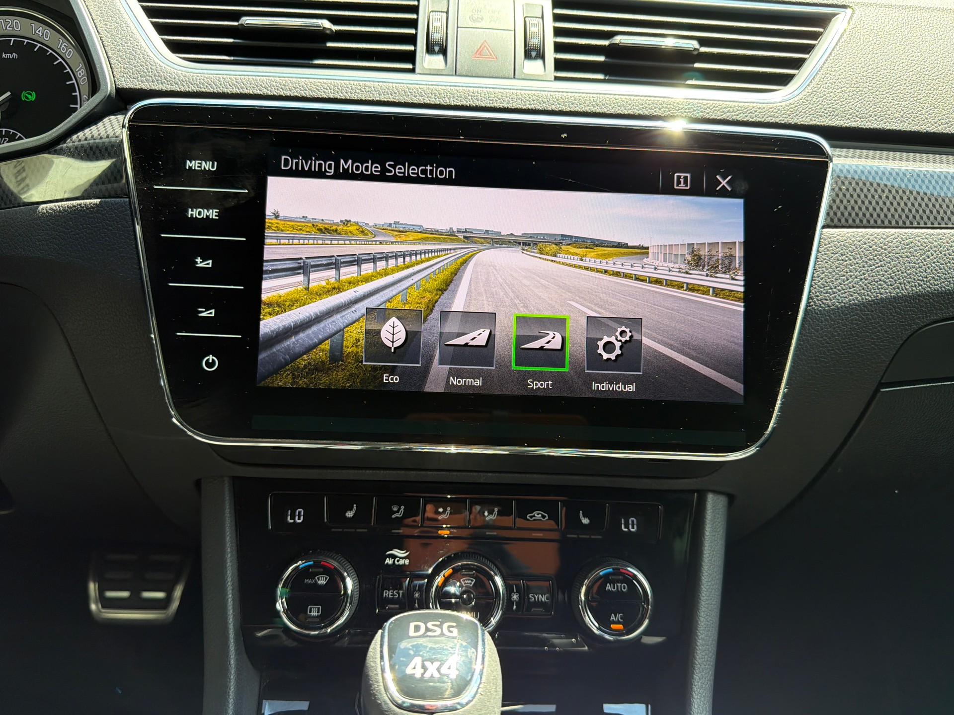 SKODA Superb Combi 2.0 TDi SportLine+ 4x4 DSG-image-16
