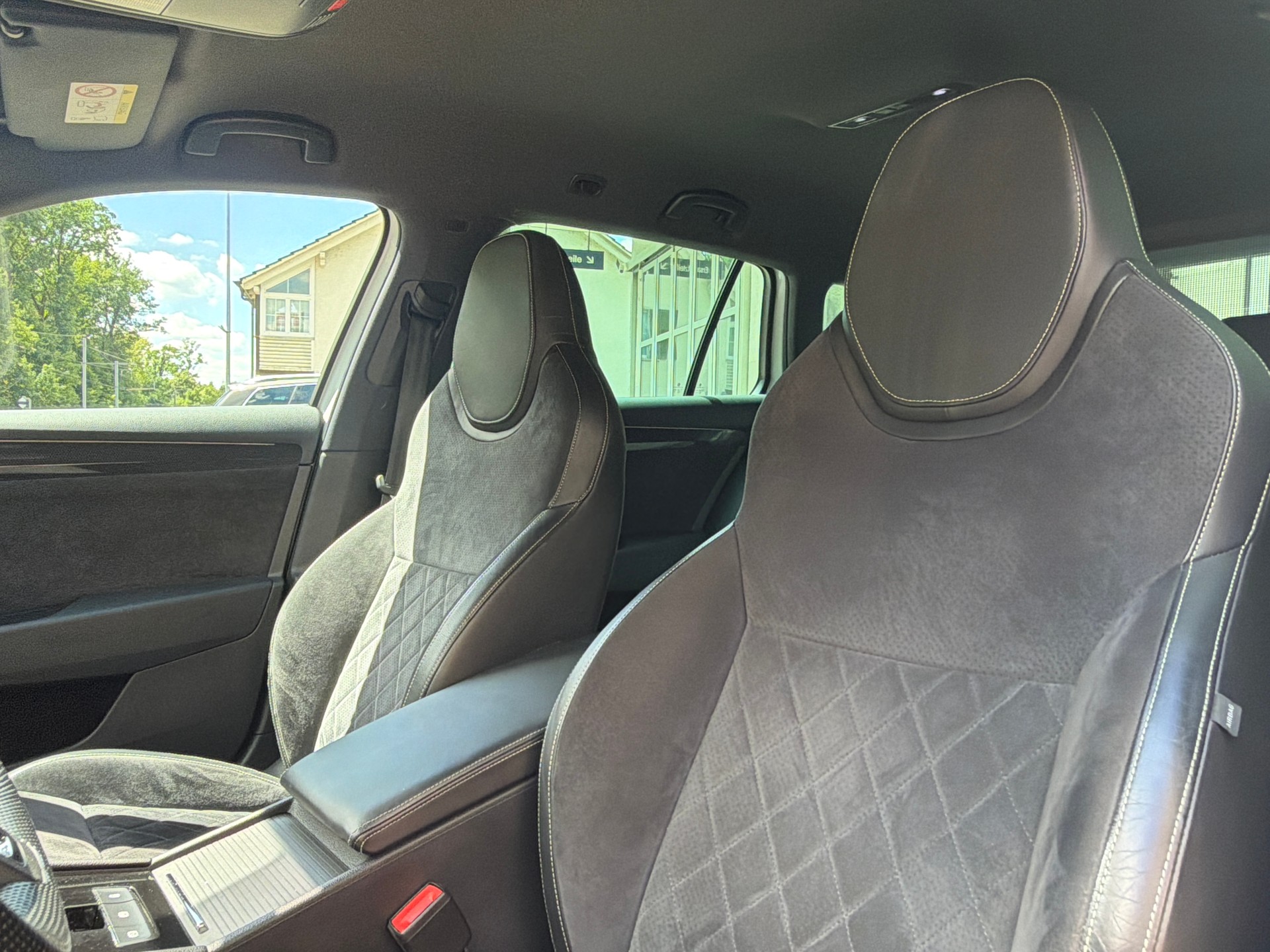 SKODA Superb Combi 2.0 TDi SportLine+ 4x4 DSG-image-9