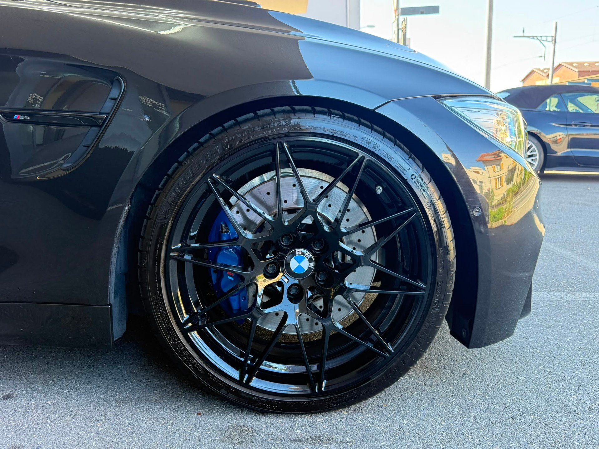 BMW M4 Cabriolet Competition *Citrenschwarz met* *Harman/Kardon* *Surround View*DKG-image-4