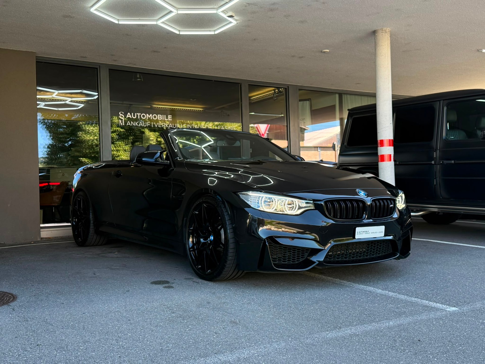 BMW M4 Cabriolet Competition *Citrenschwarz met* *Harman/Kardon* *Surround View*DKG-showroom-element-2