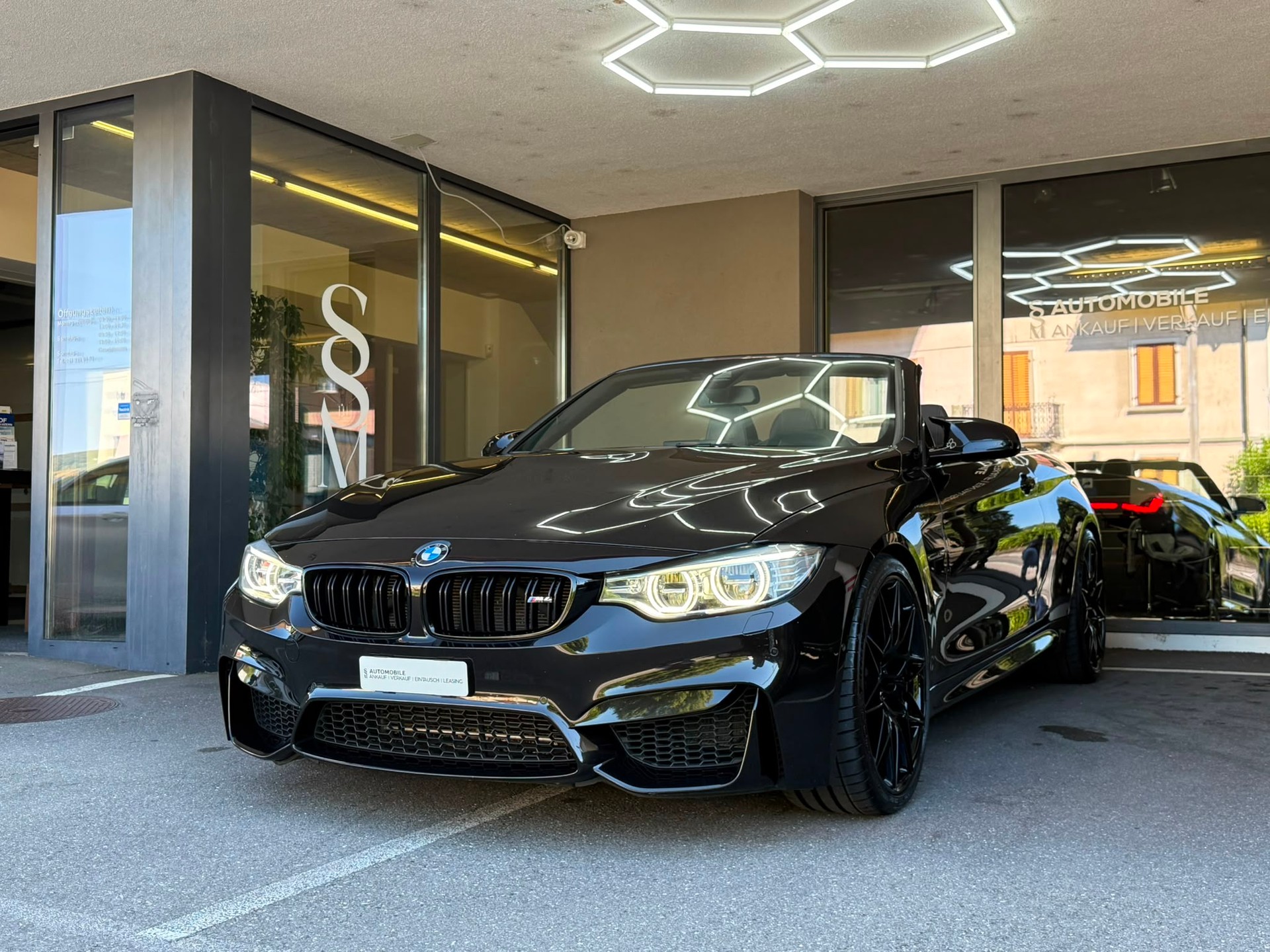BMW M4 Cabriolet Competition *Citrenschwarz met* *Harman/Kardon* *Surround View*DKG