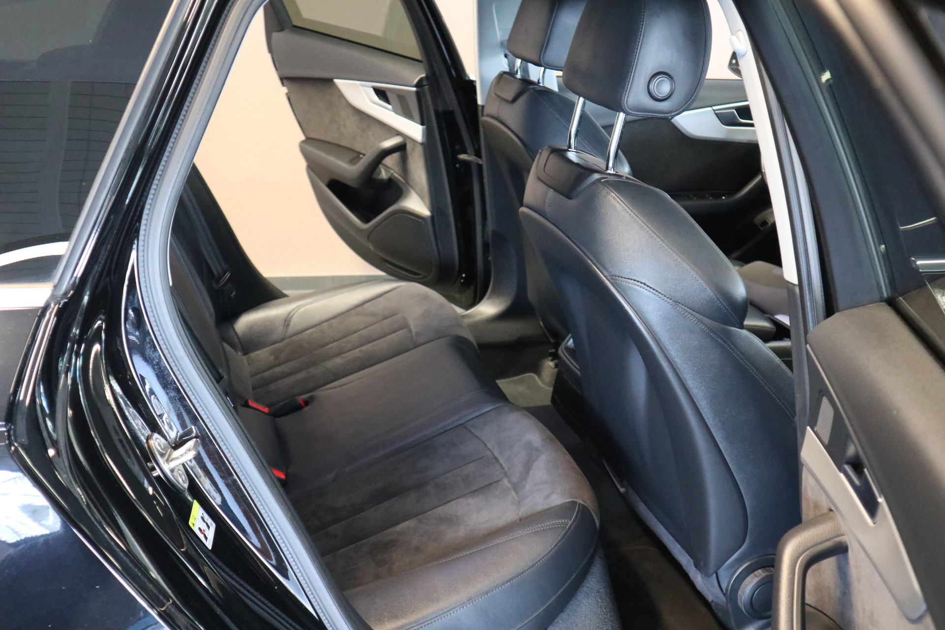 AUDI A4 Avant 2.0 TDI Sport-image-8