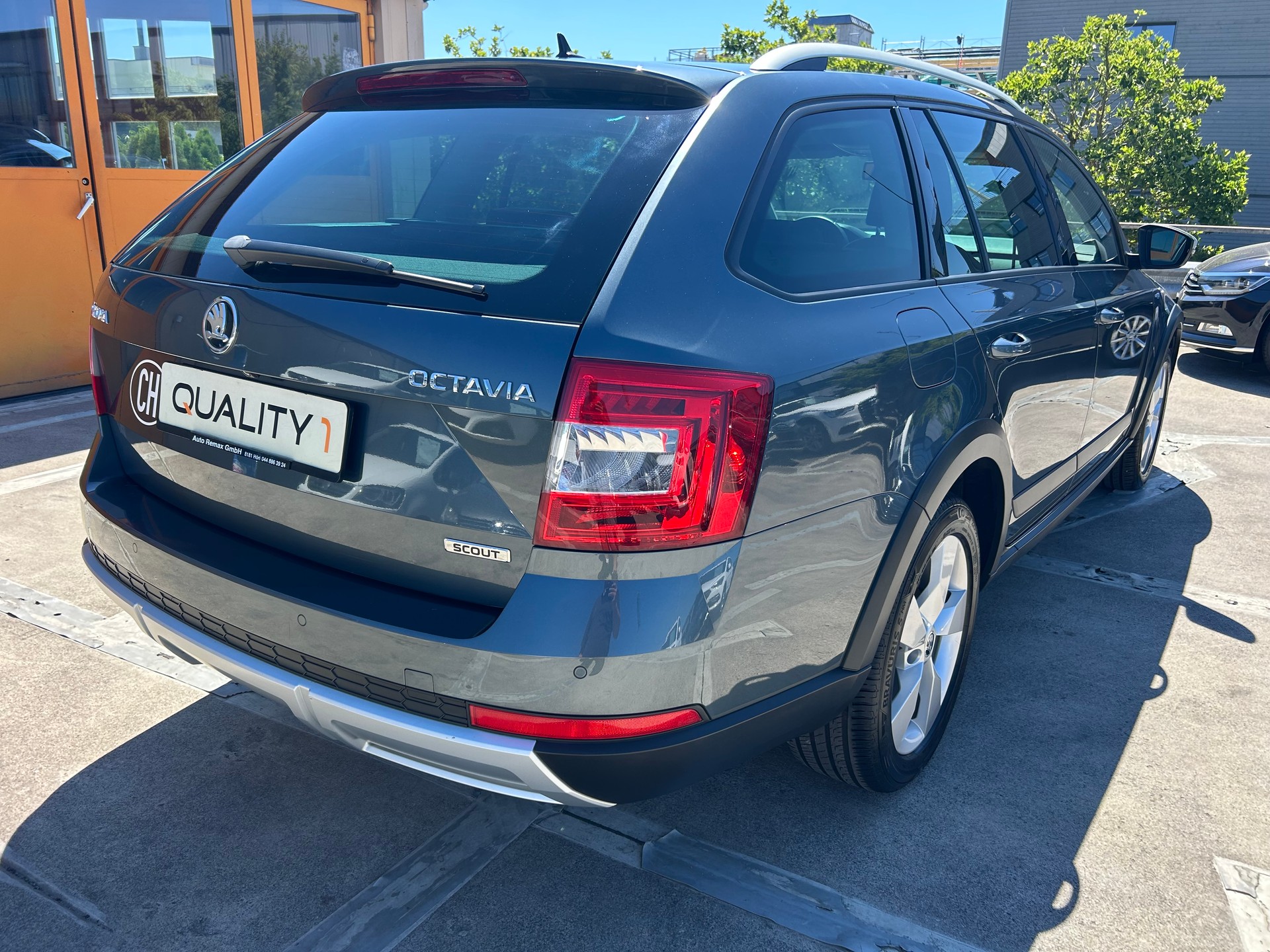 SKODA Octavia Combi 2.0 TDI Scout 4x4 DSG-showroom-element-3