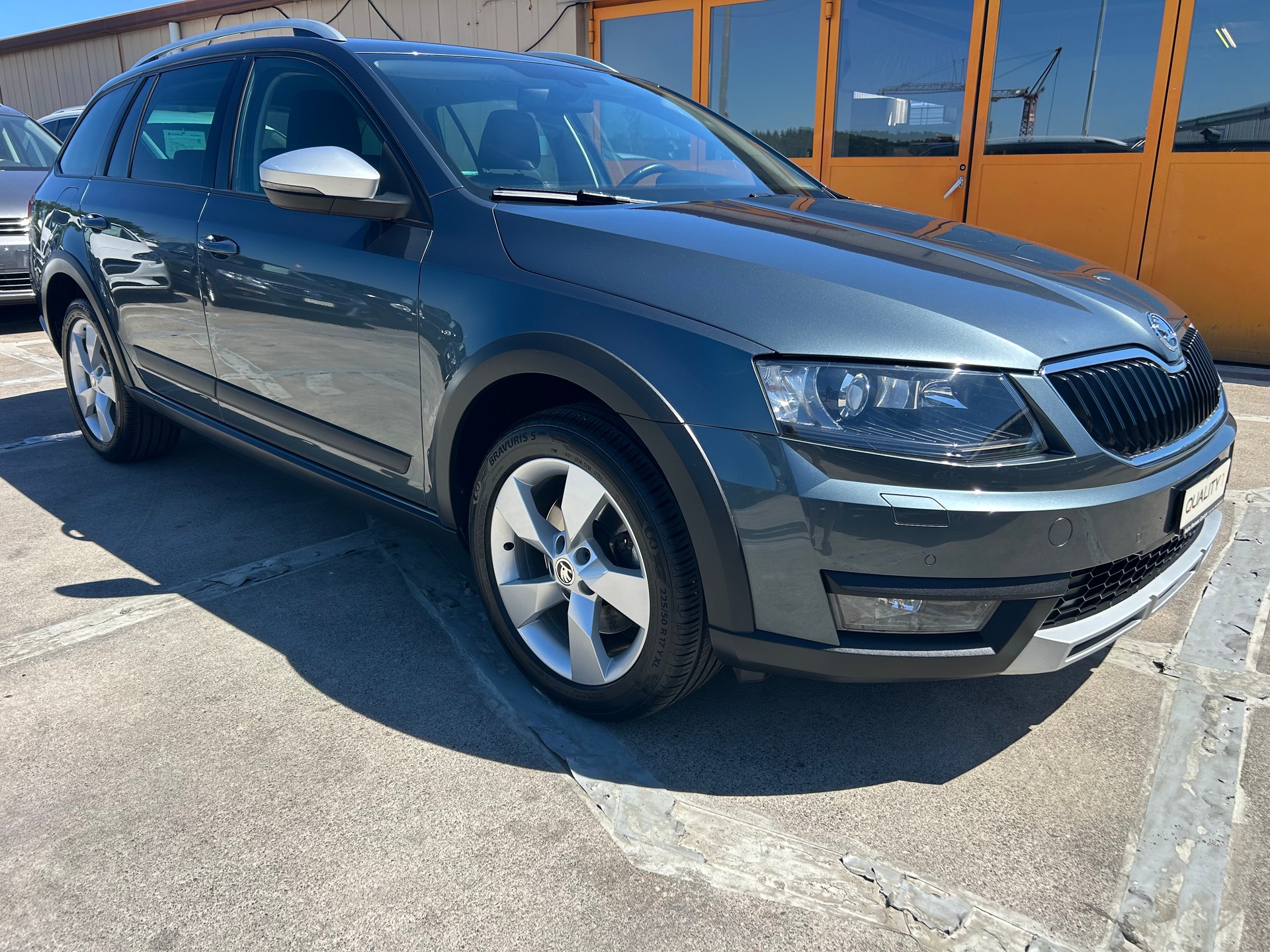 SKODA Octavia Combi 2.0 TDI Scout 4x4 DSG-image-5