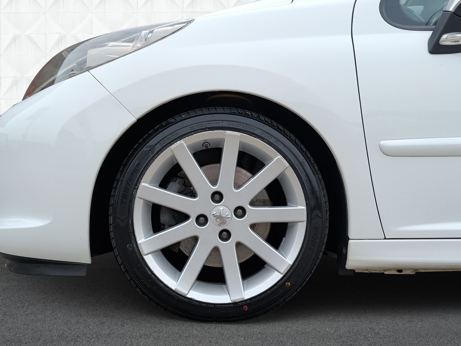PEUGEOT 207 1.6 16V Turbo GTi-image-6