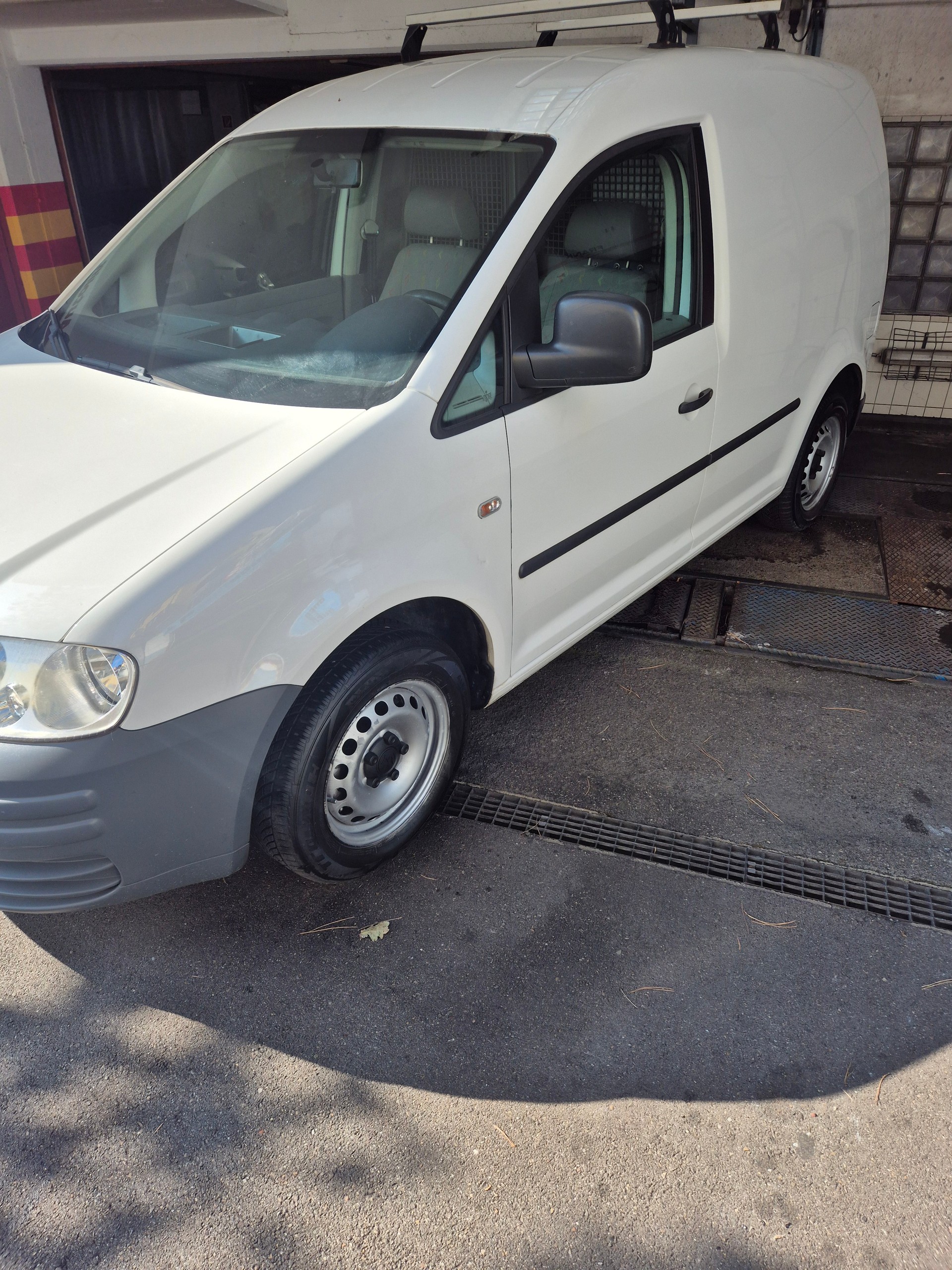 VW CADDY-image-5