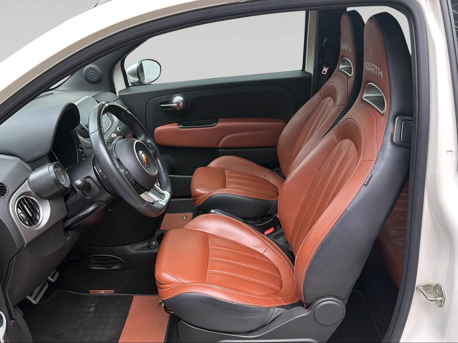 FIAT 595 1.4 16V Turbo Abarth Turismo Dualogic-image-6