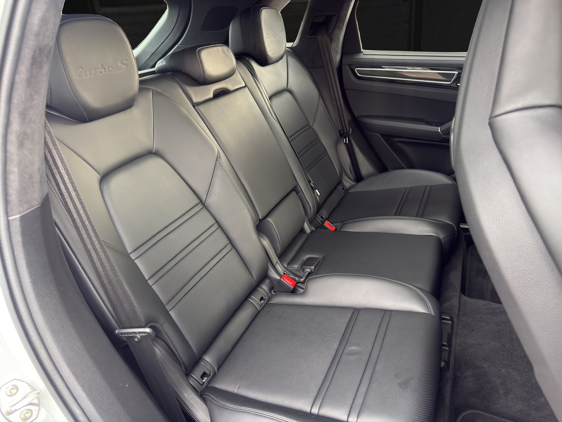 PORSCHE Cayenne 4.0 V8 Turbo S E-Hybrid-image-13