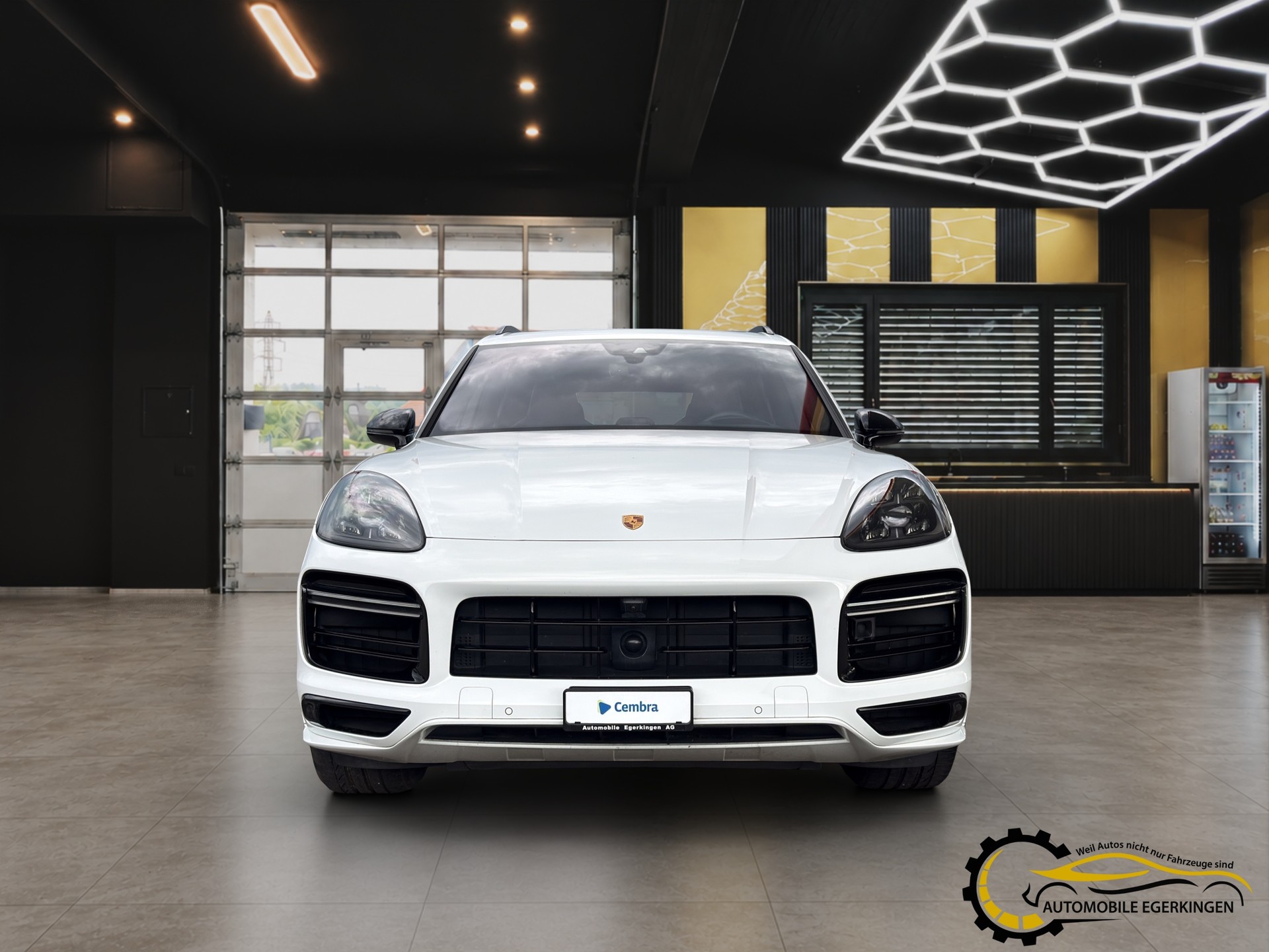 PORSCHE Cayenne 4.0 V8 Turbo S E-Hybrid-showroom-element-1