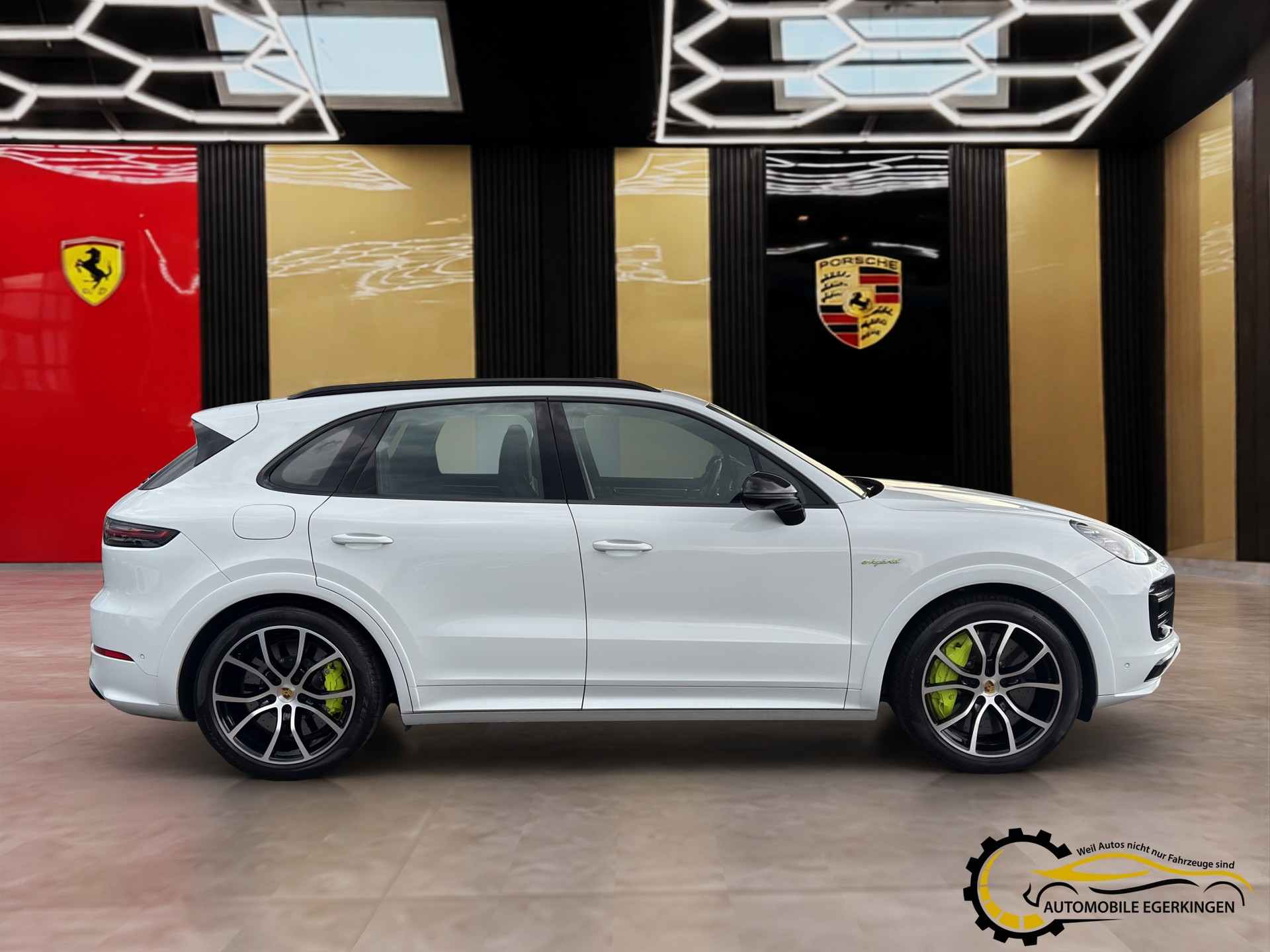 PORSCHE Cayenne 4.0 V8 Turbo S E-Hybrid-showroom-element-3