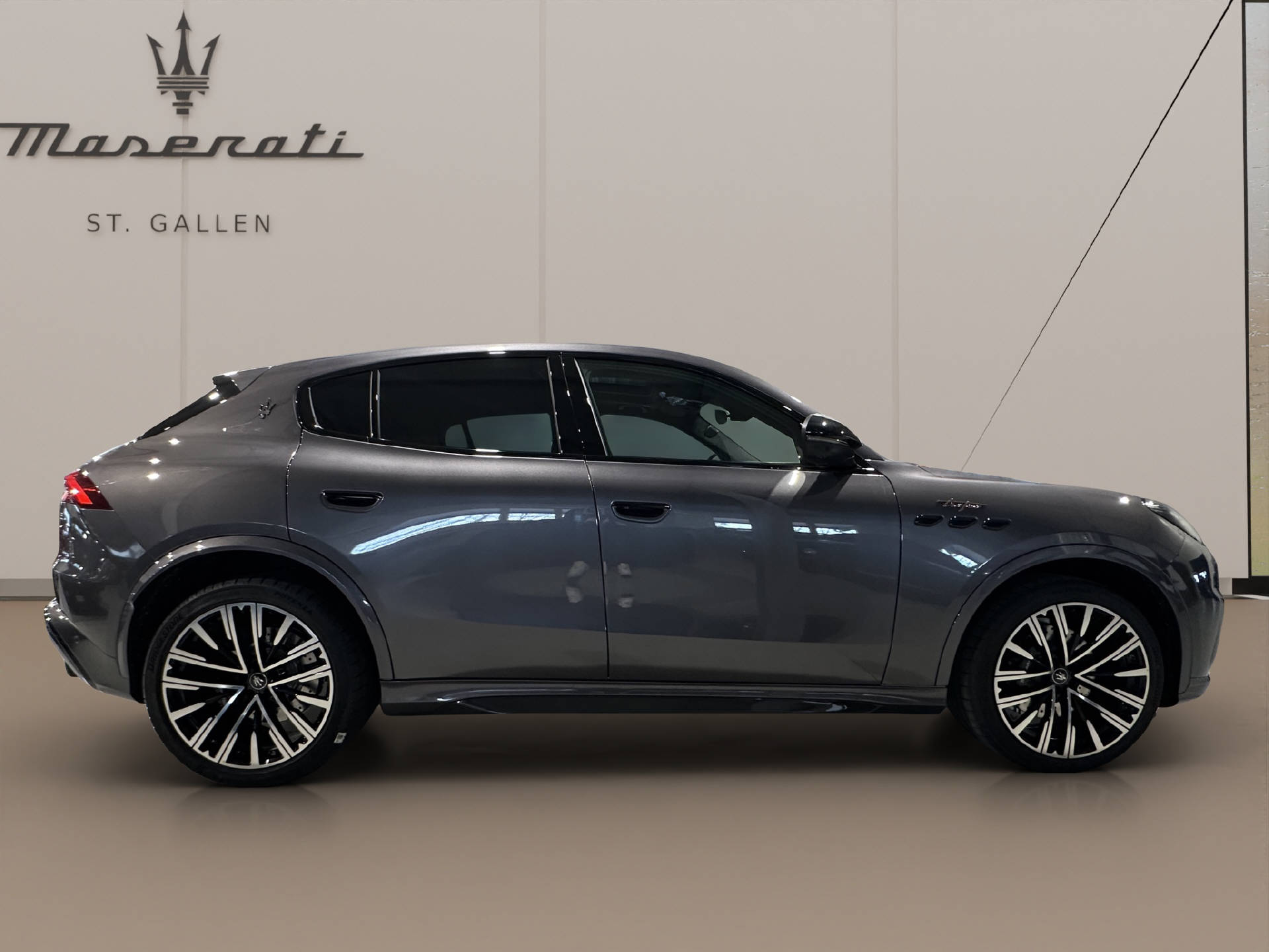 MASERATI Grecale 3.0 V6 Trofeo-showroom-element-3