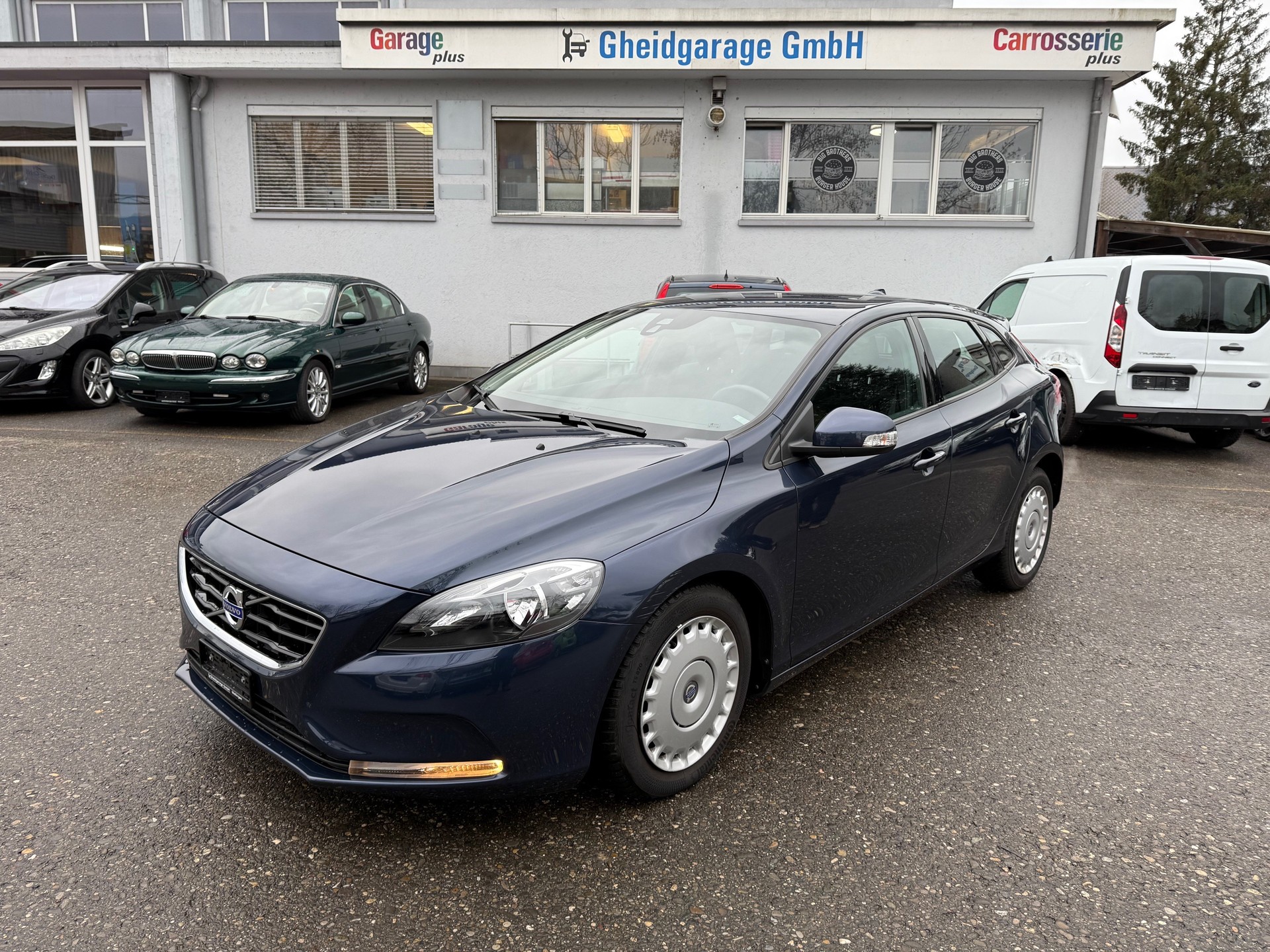 VOLVO V40 T4 Powershift-showroom-element-1