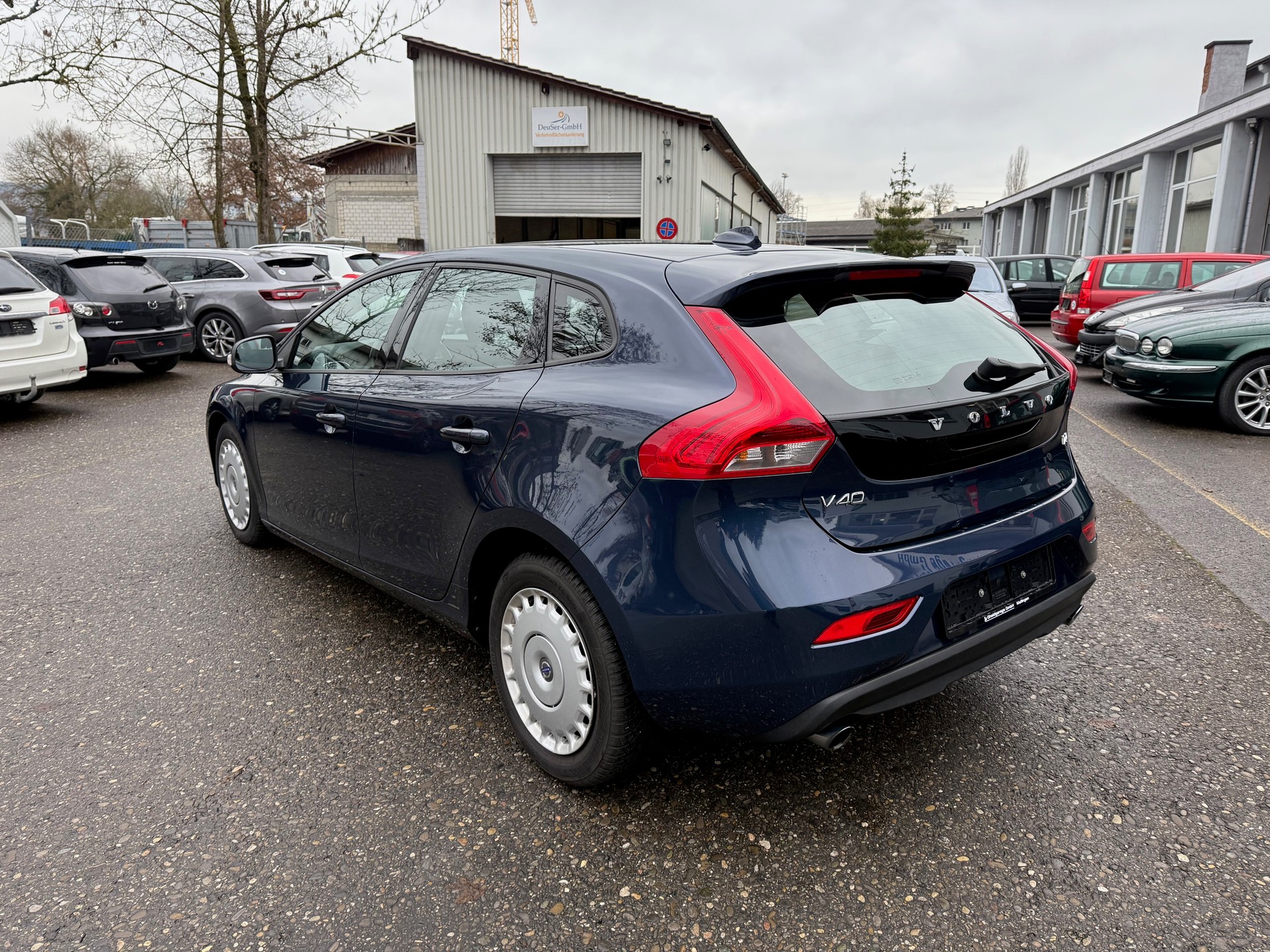 VOLVO V40 T4 Powershift-showroom-element-3