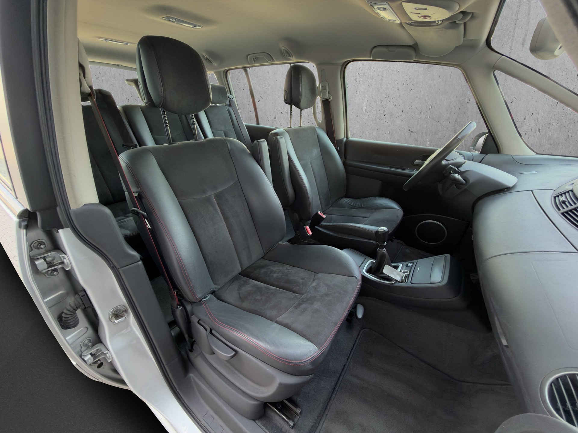 RENAULT Espace 2.0 dCi Swiss Edition-image-12