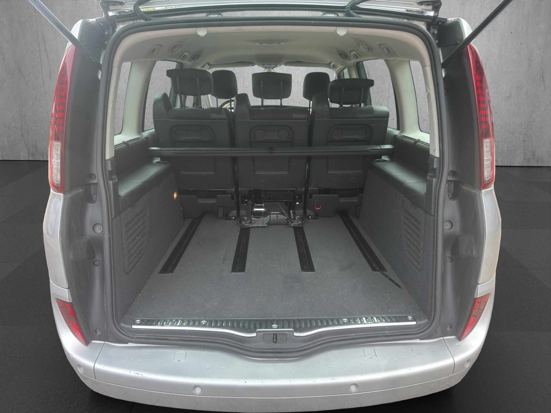 RENAULT Espace 2.0 dCi Swiss Edition-image-14