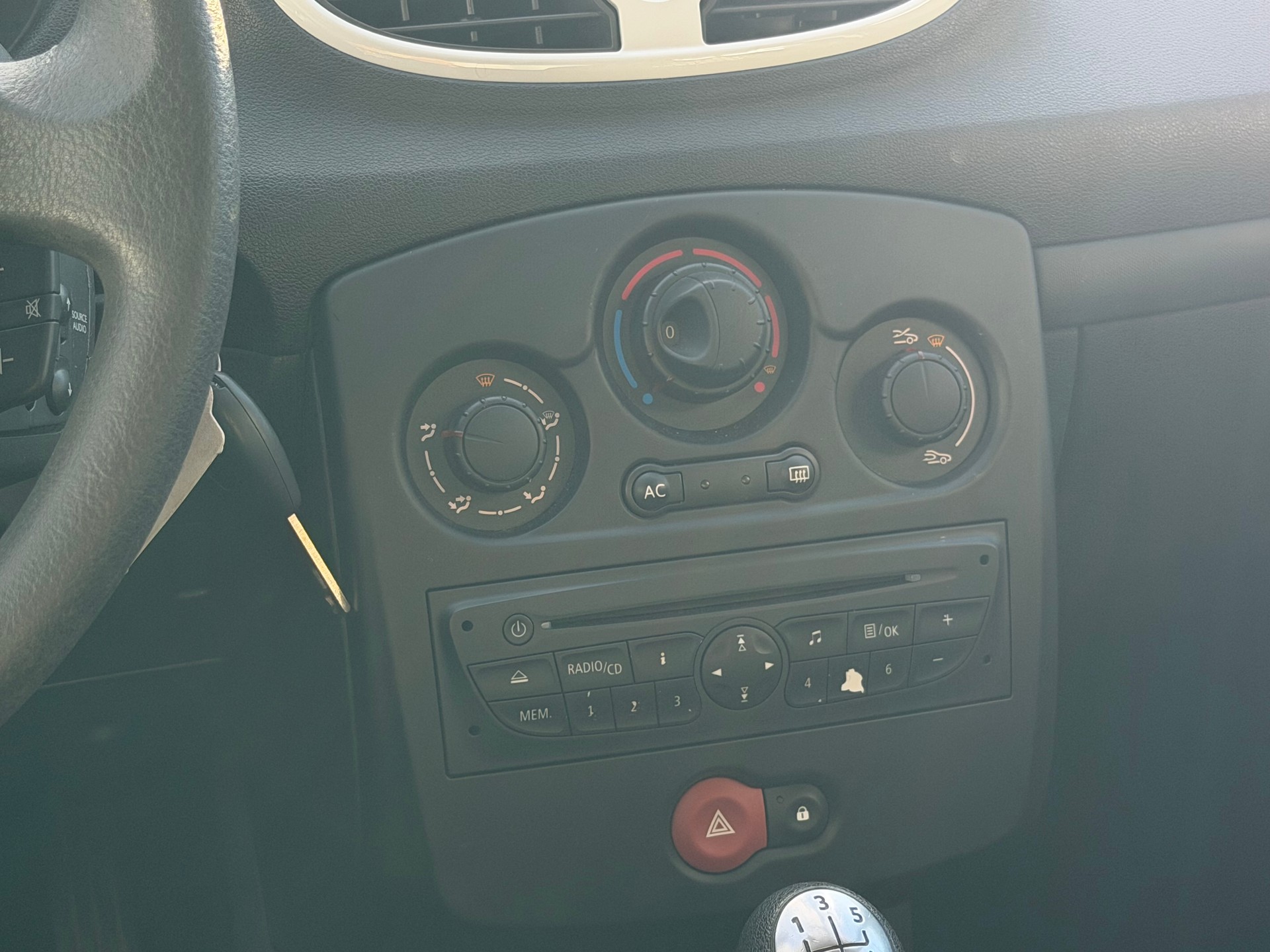 RENAULT Clio 1.2 16V Yahoo+++ANHÄNGERKUPPLUNG 1200KG+++-image-8