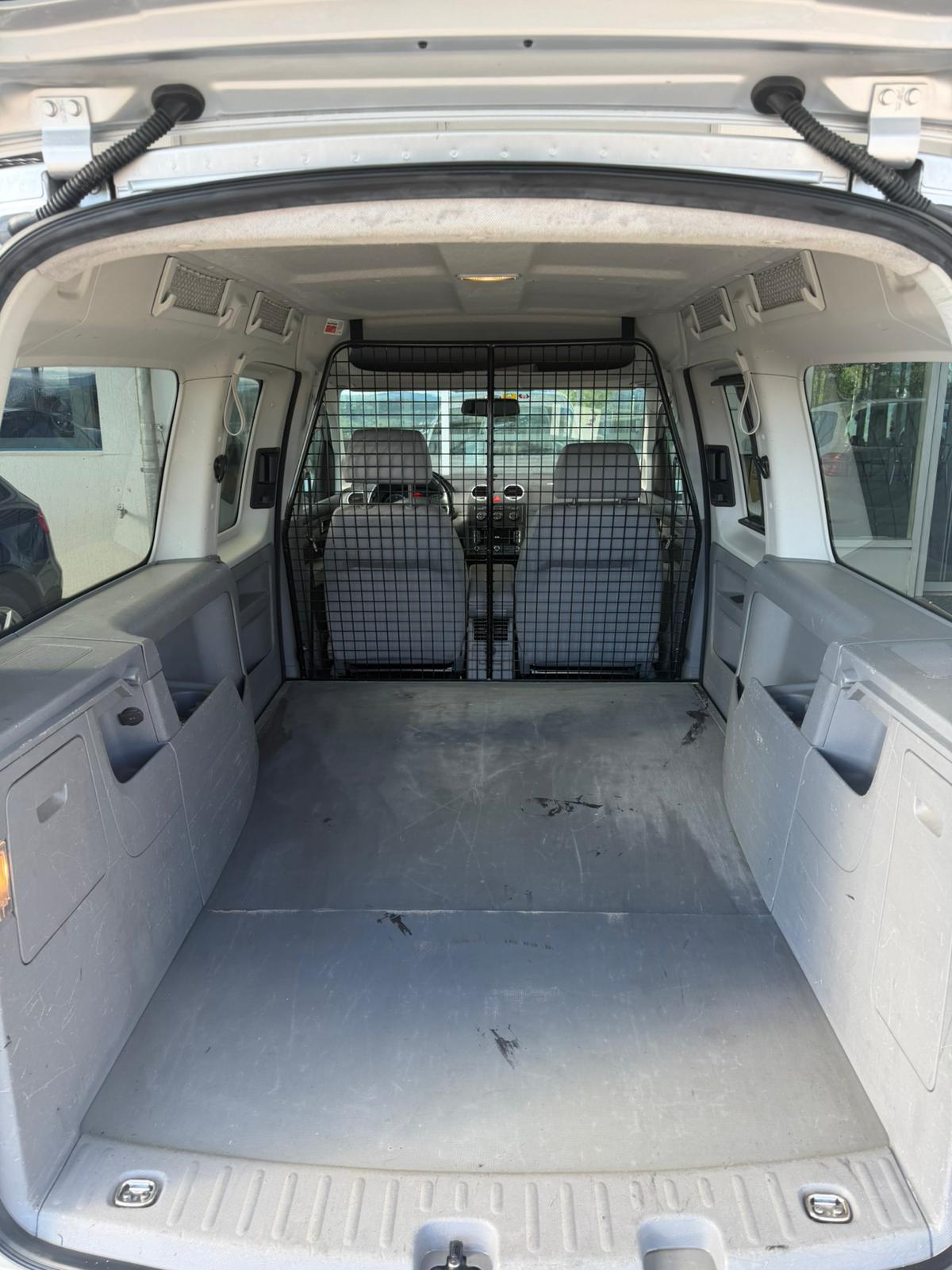 VW Caddy Maxi Life 1.9TDI A-image-9