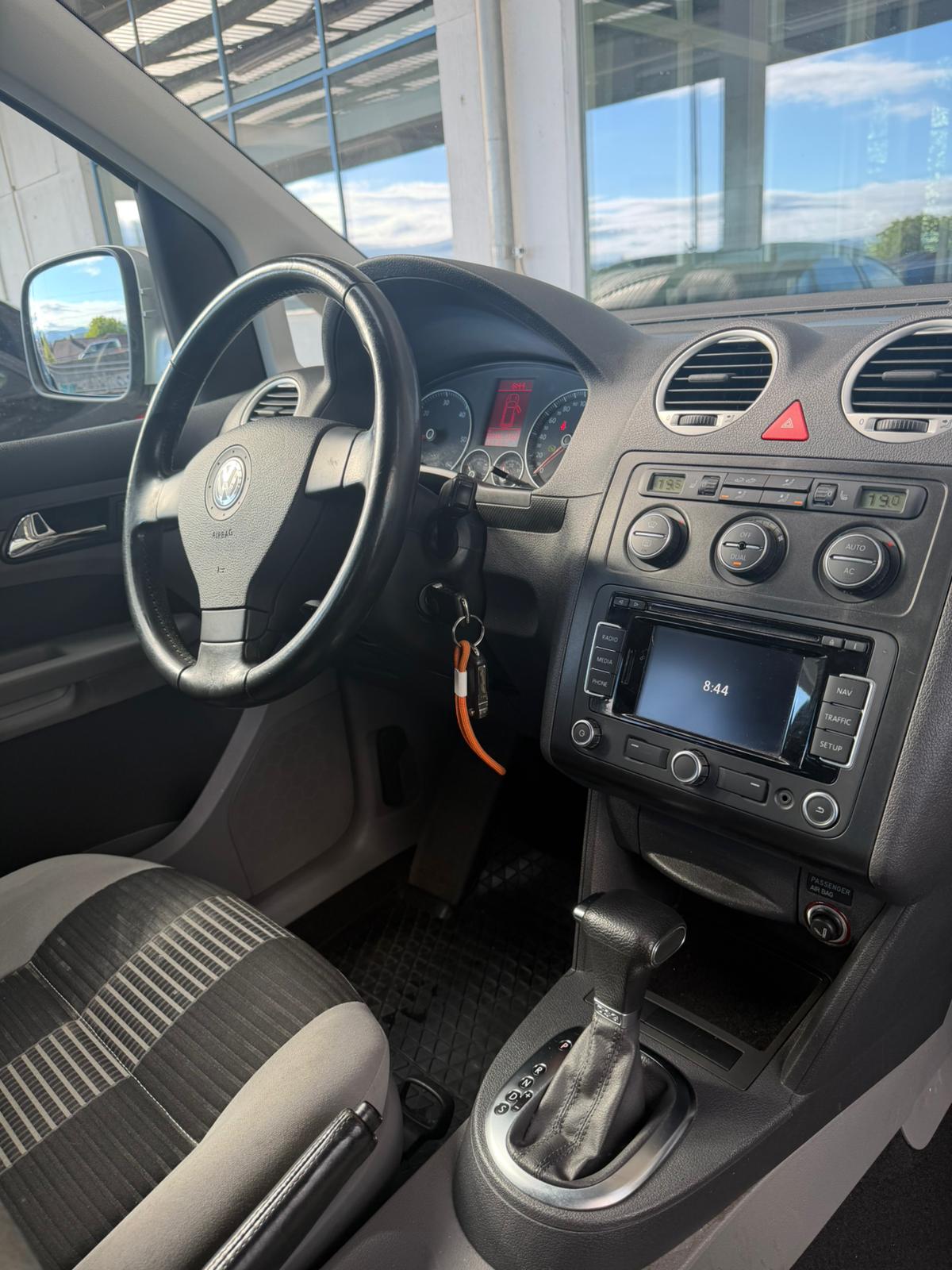 VW Caddy Maxi Life 1.9TDI A-image-8