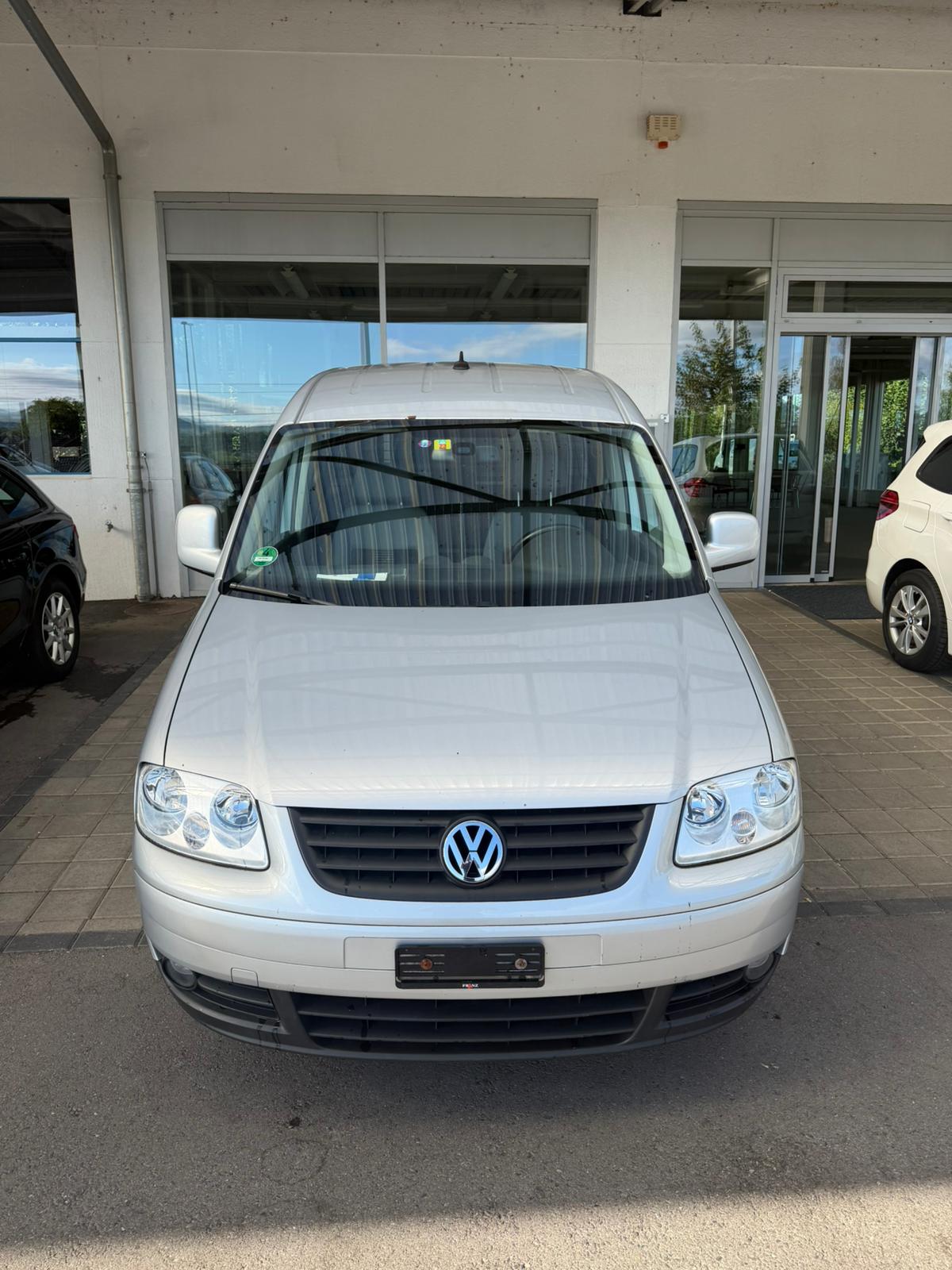 VW Caddy Maxi Life 1.9TDI A-image-2