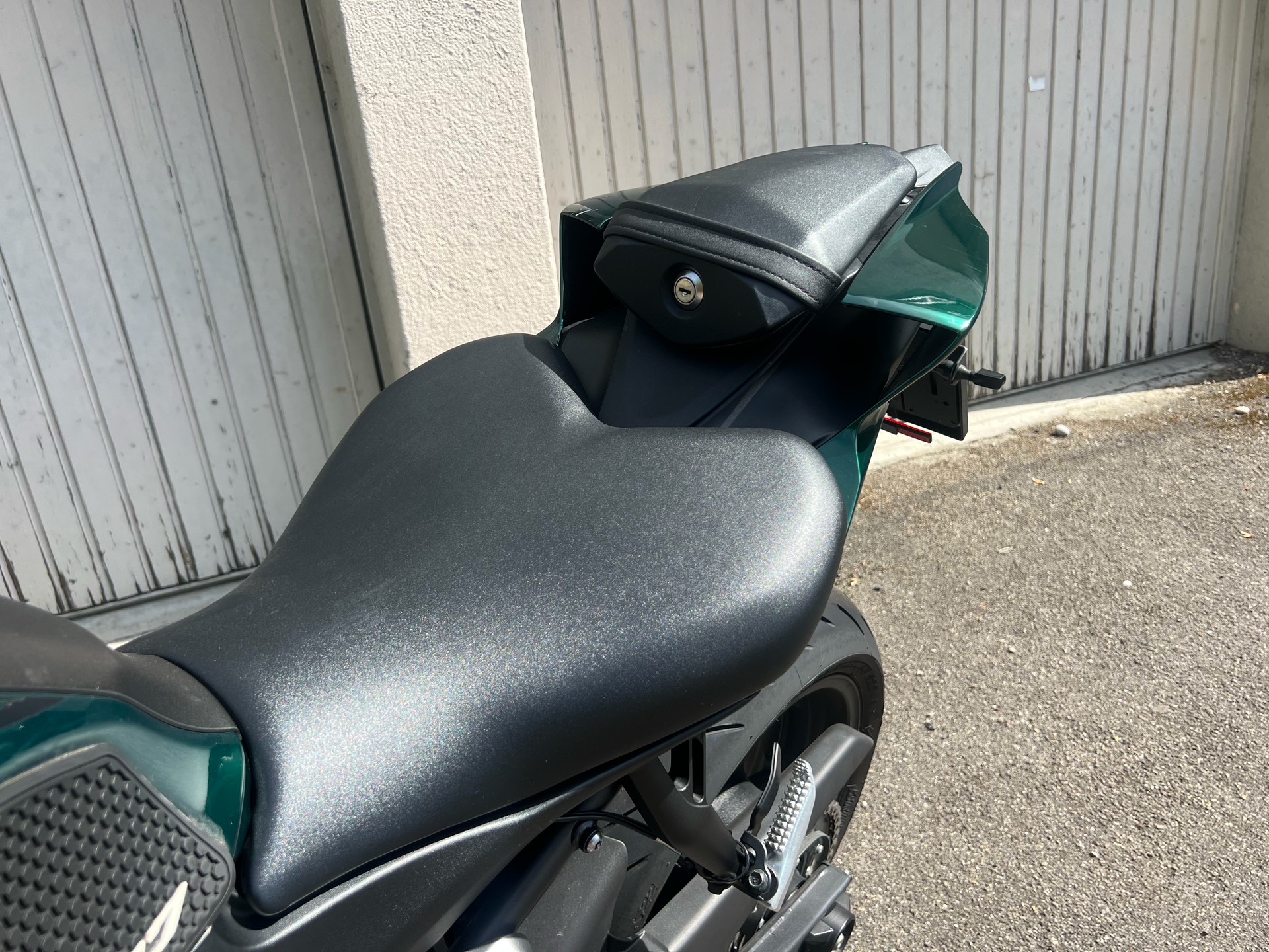 YAMAHA YZF-R7-image-10