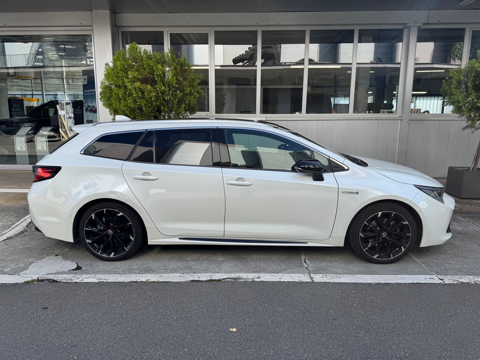TOYOTA Corolla Touring Sports 2.0 HSD GR-S e-CVT-showroom-element-2