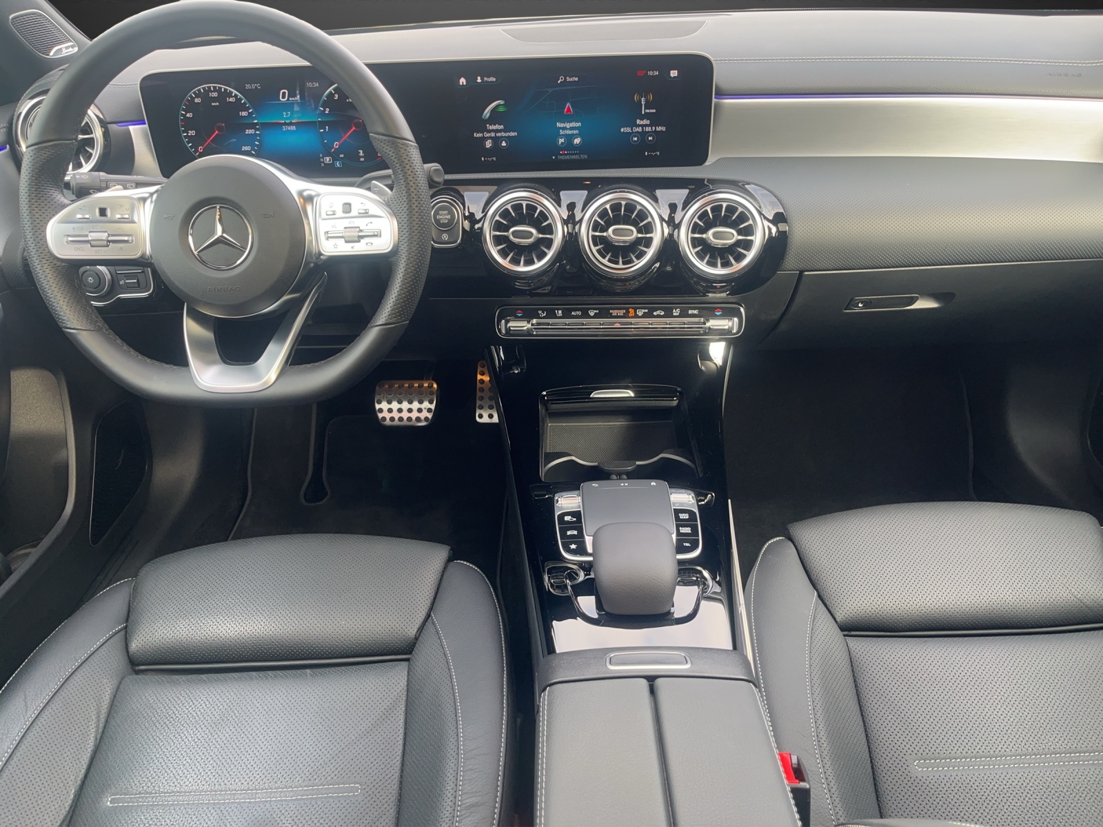 MERCEDES-BENZ A 250 AMG Line 7G-DCT-image-8