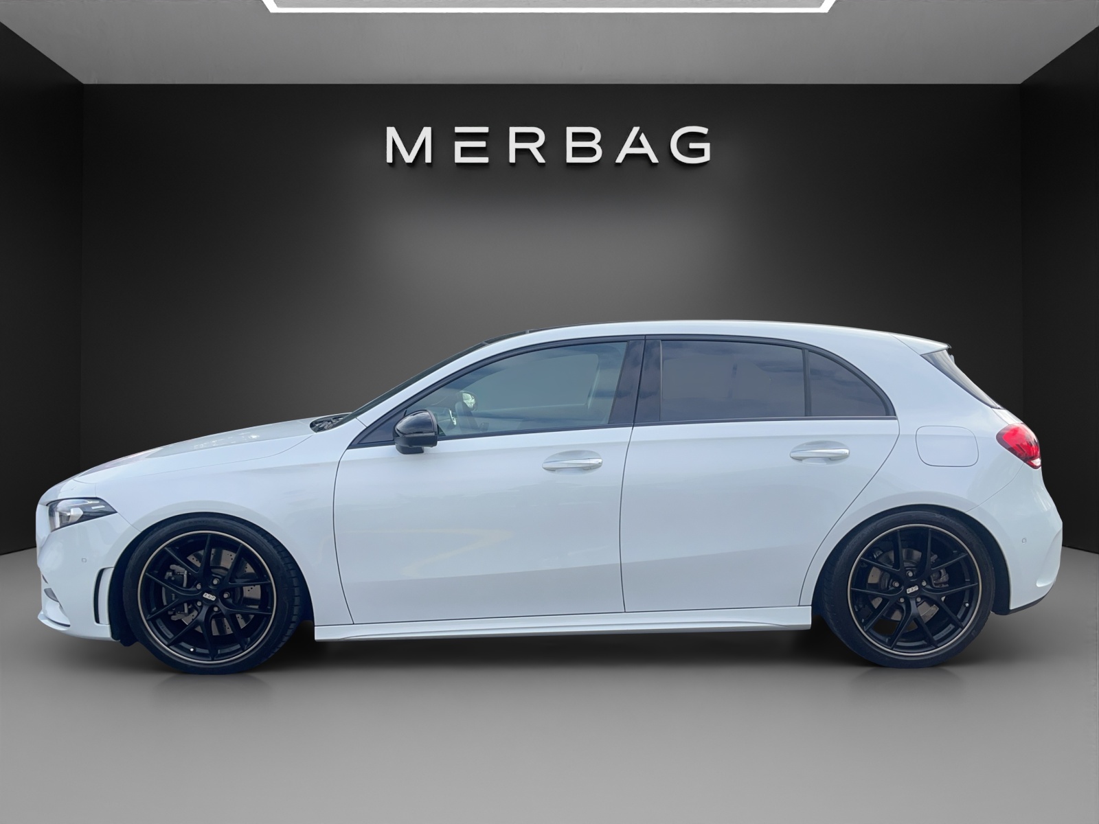 MERCEDES-BENZ A 250 AMG Line 7G-DCT-image-2