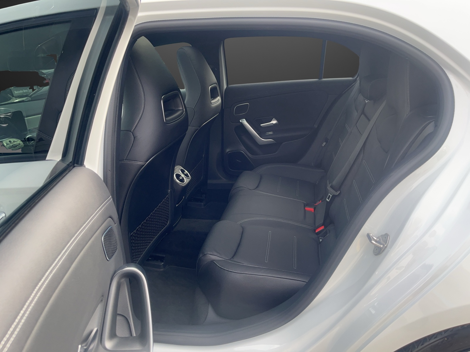 MERCEDES-BENZ A 250 AMG Line 7G-DCT-image-7