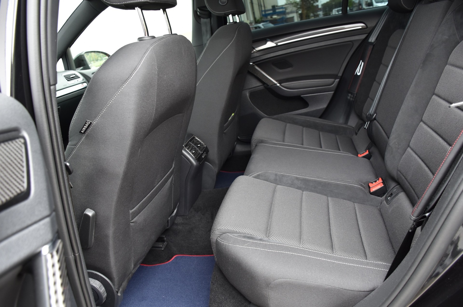 VW Golf 2.0 TSI R 4Motion DSG Sport-image-8