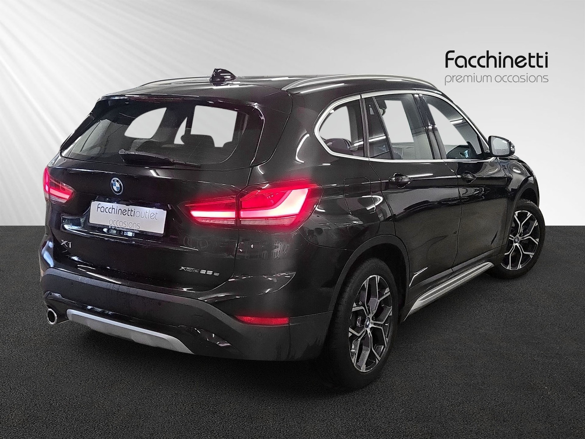 BMW X1 xDrive 25e xLine Steptronic-showroom-element-2