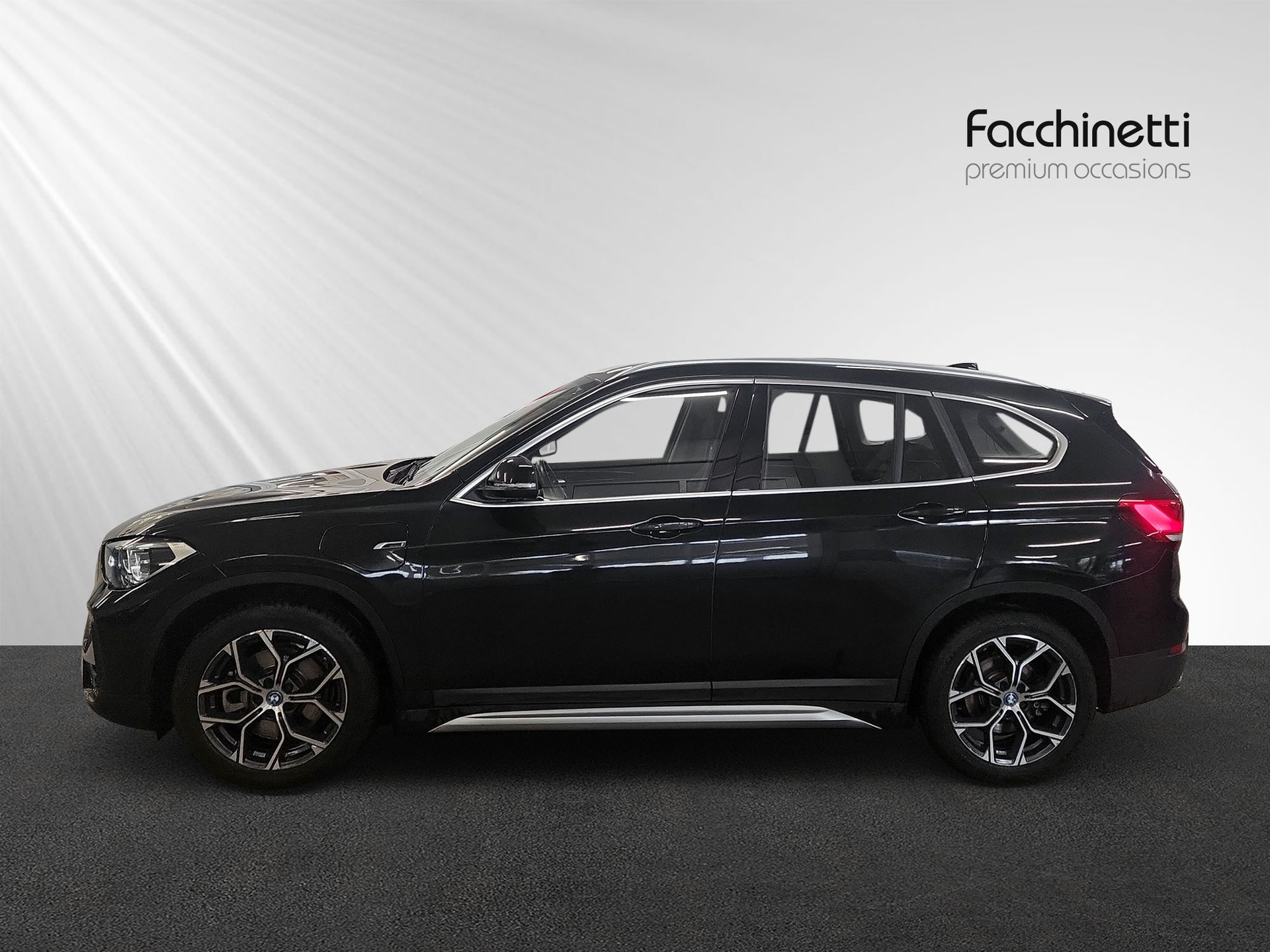 BMW X1 xDrive 25e xLine Steptronic-showroom-element-1