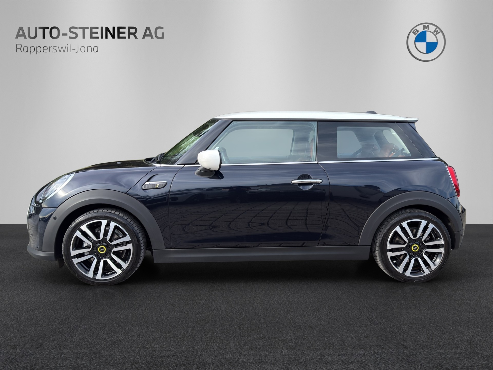 MINI Cooper SE-showroom-element-1