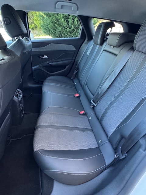 PEUGEOT 308 SW 1.5 BlueHDI Allure Pack EAT8-image-18