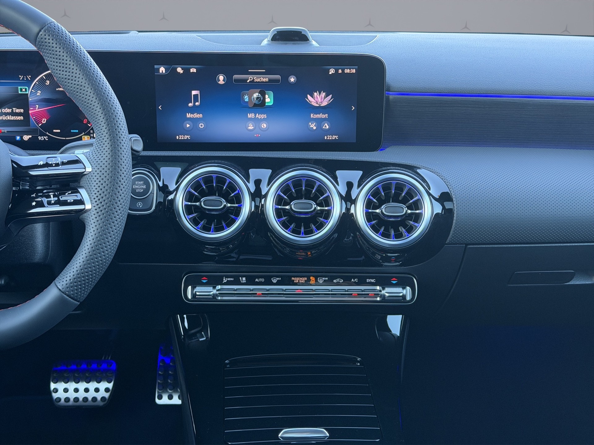 MERCEDES-BENZ A-Klasse W177 A 200 Night Star AMG Line-image-13